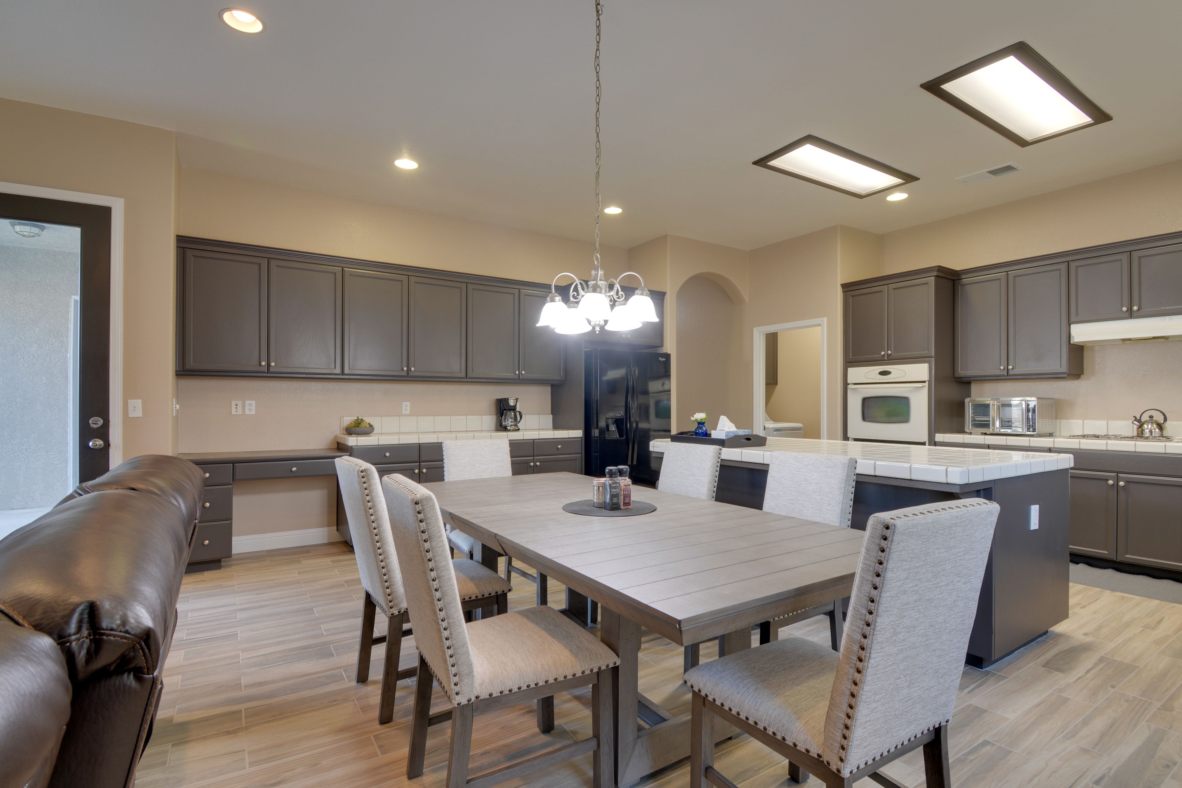 Dining Area | Dishware & Flatware Provided