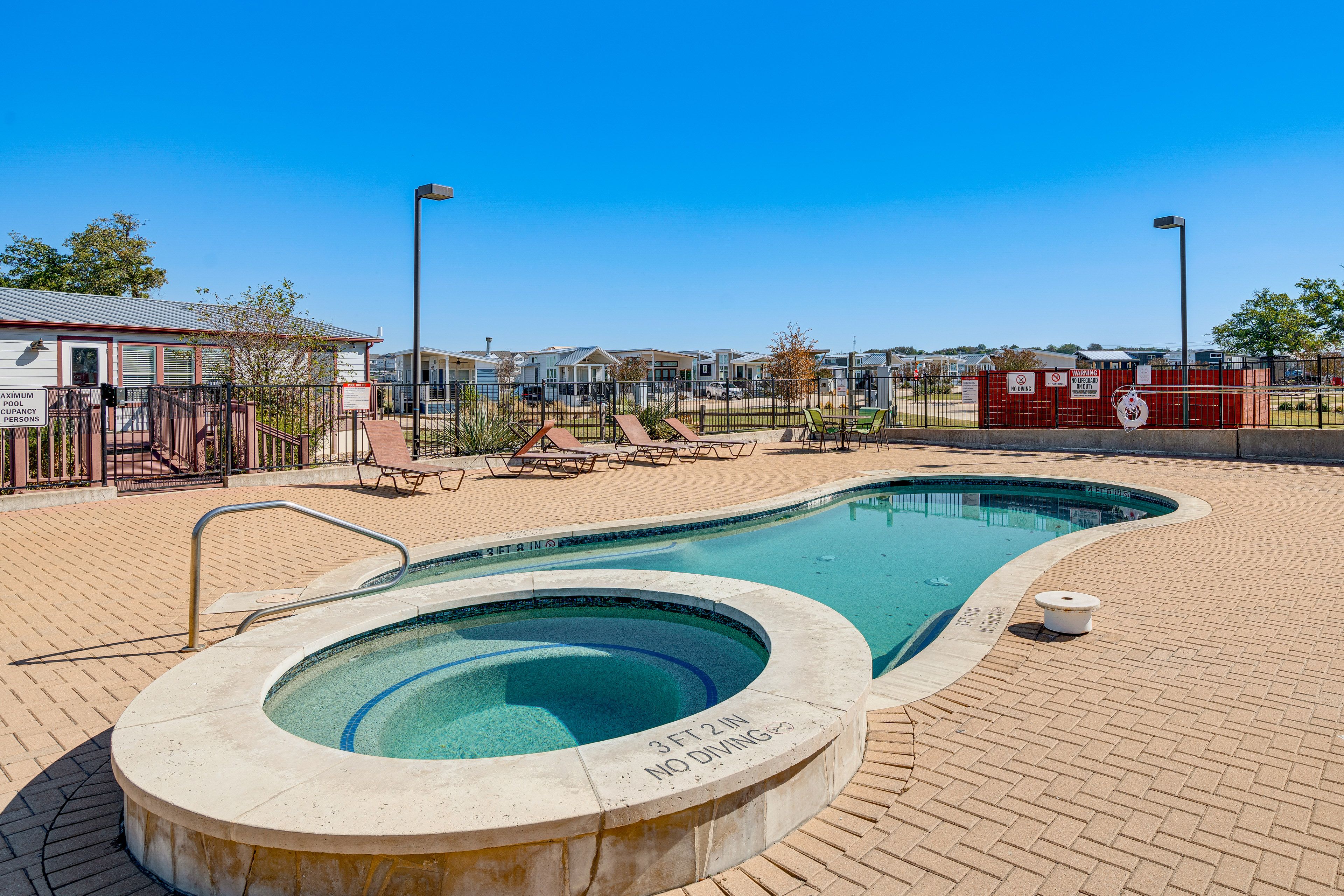 Oak Farm Village | Community Amenities
