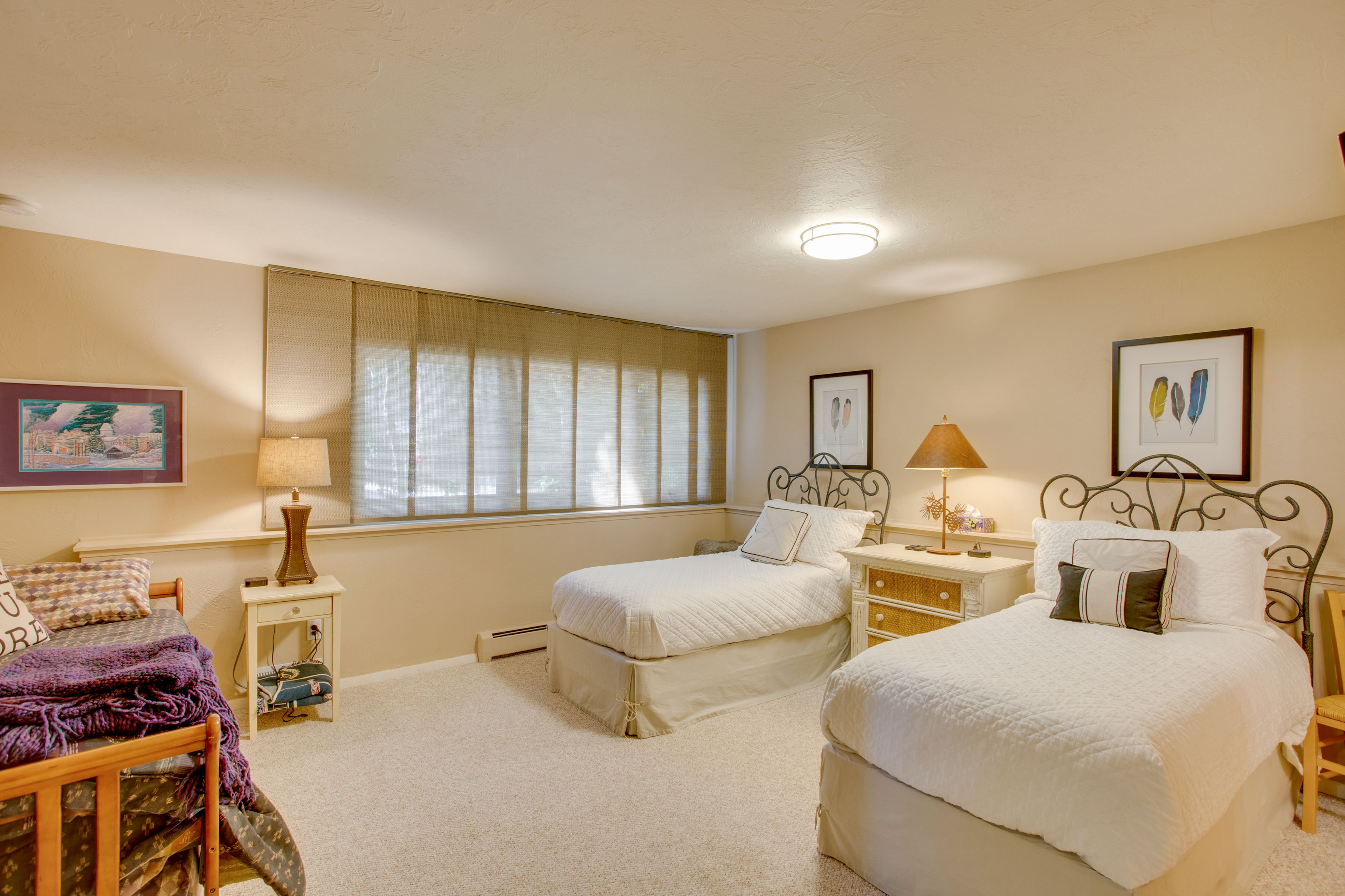 Bedroom 3 | 2 Twin Beds | Twin Daybed w/ Twin Trundle | Smart TV