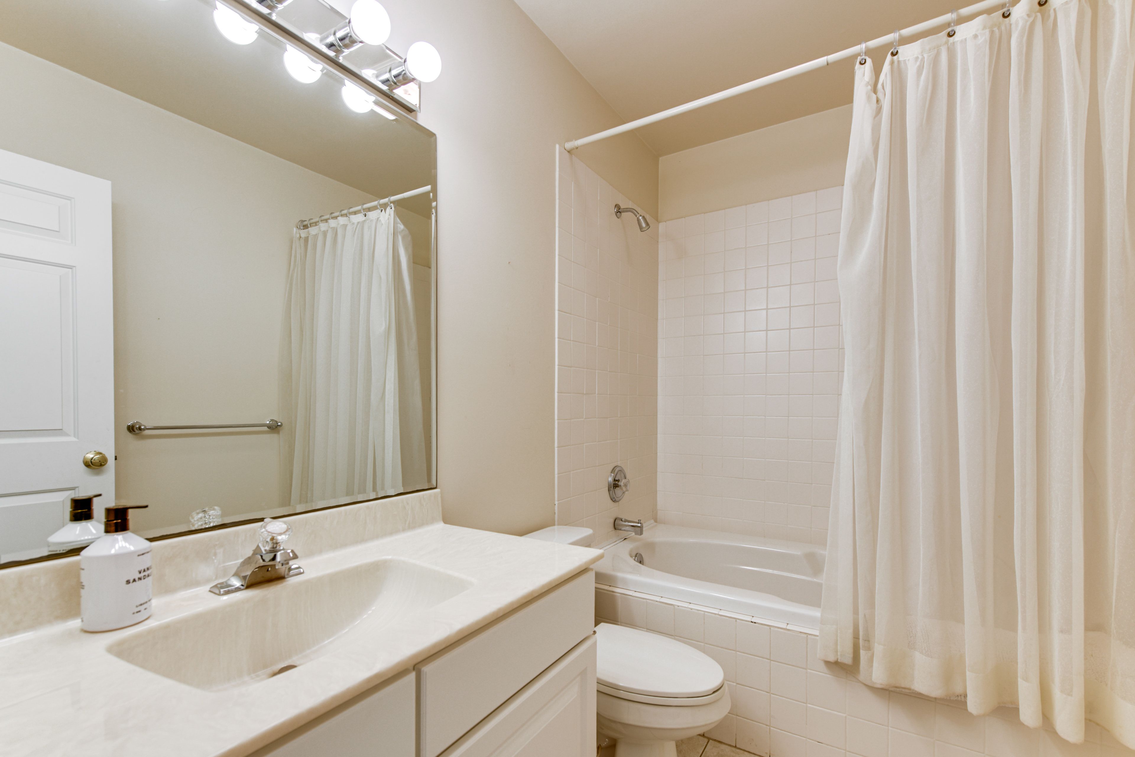 Bathroom | Lower Floor