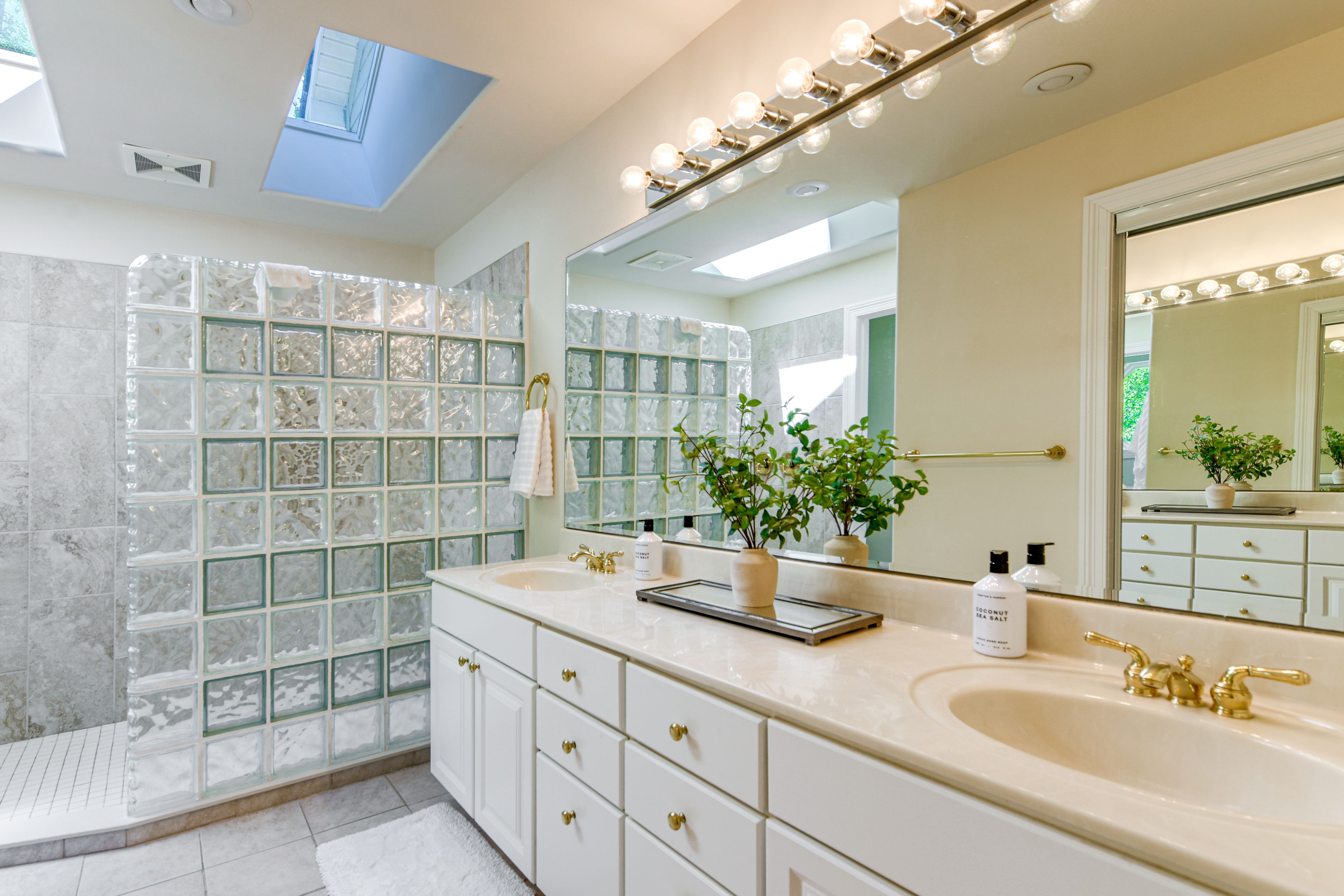 En-Suite Bathroom | Main Floor
