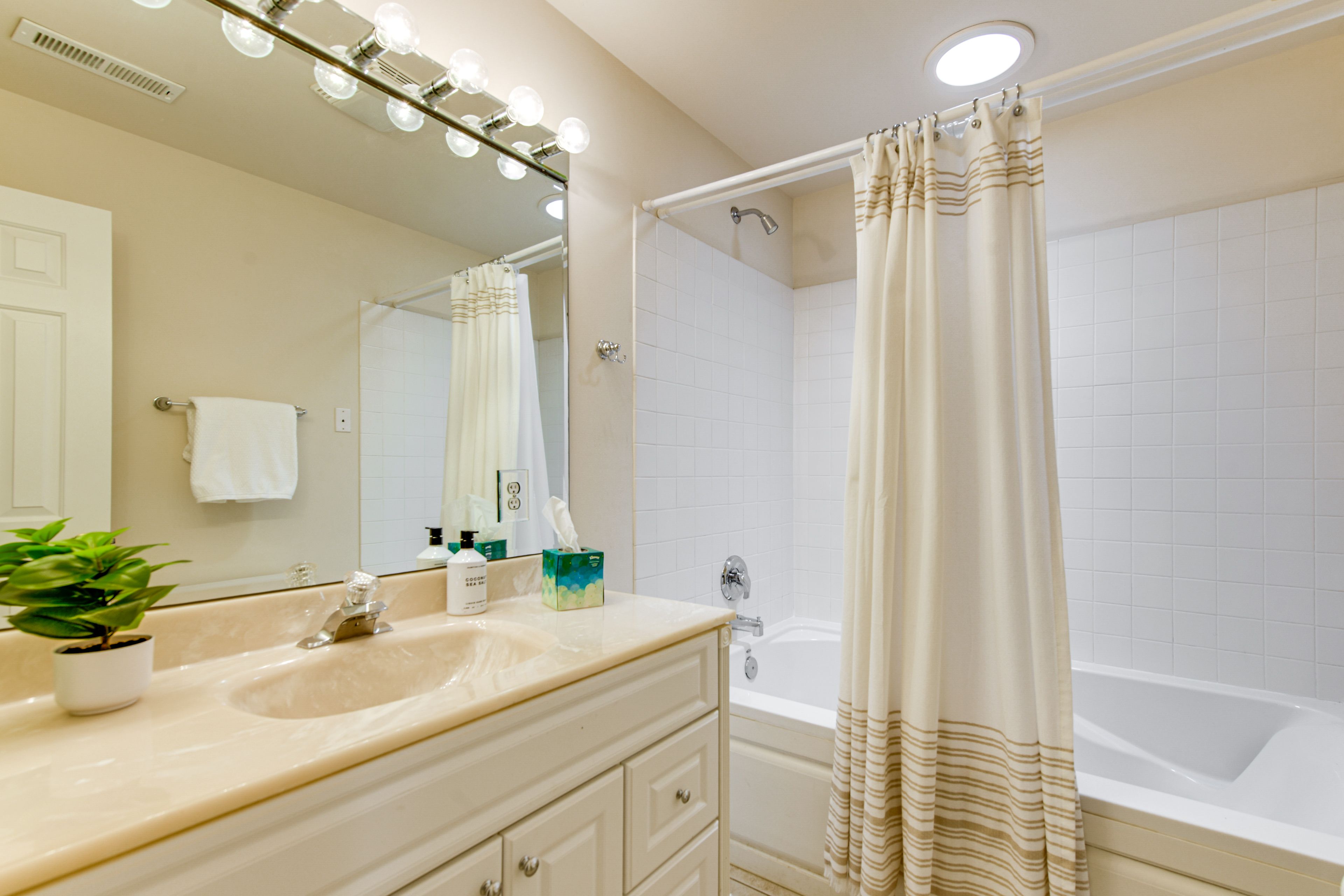 Bathroom | Upper Floor