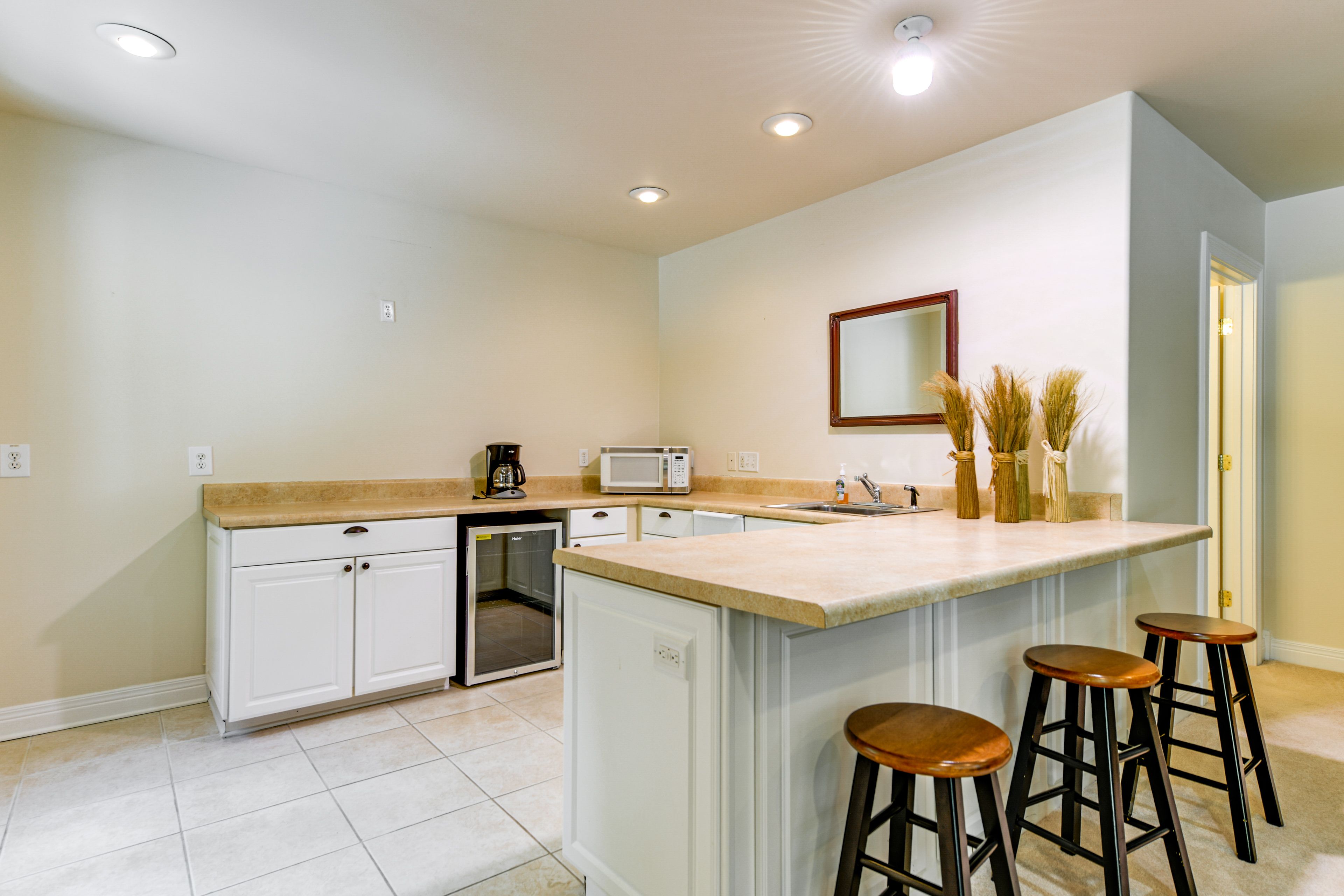 Kitchenette | Lower Floor