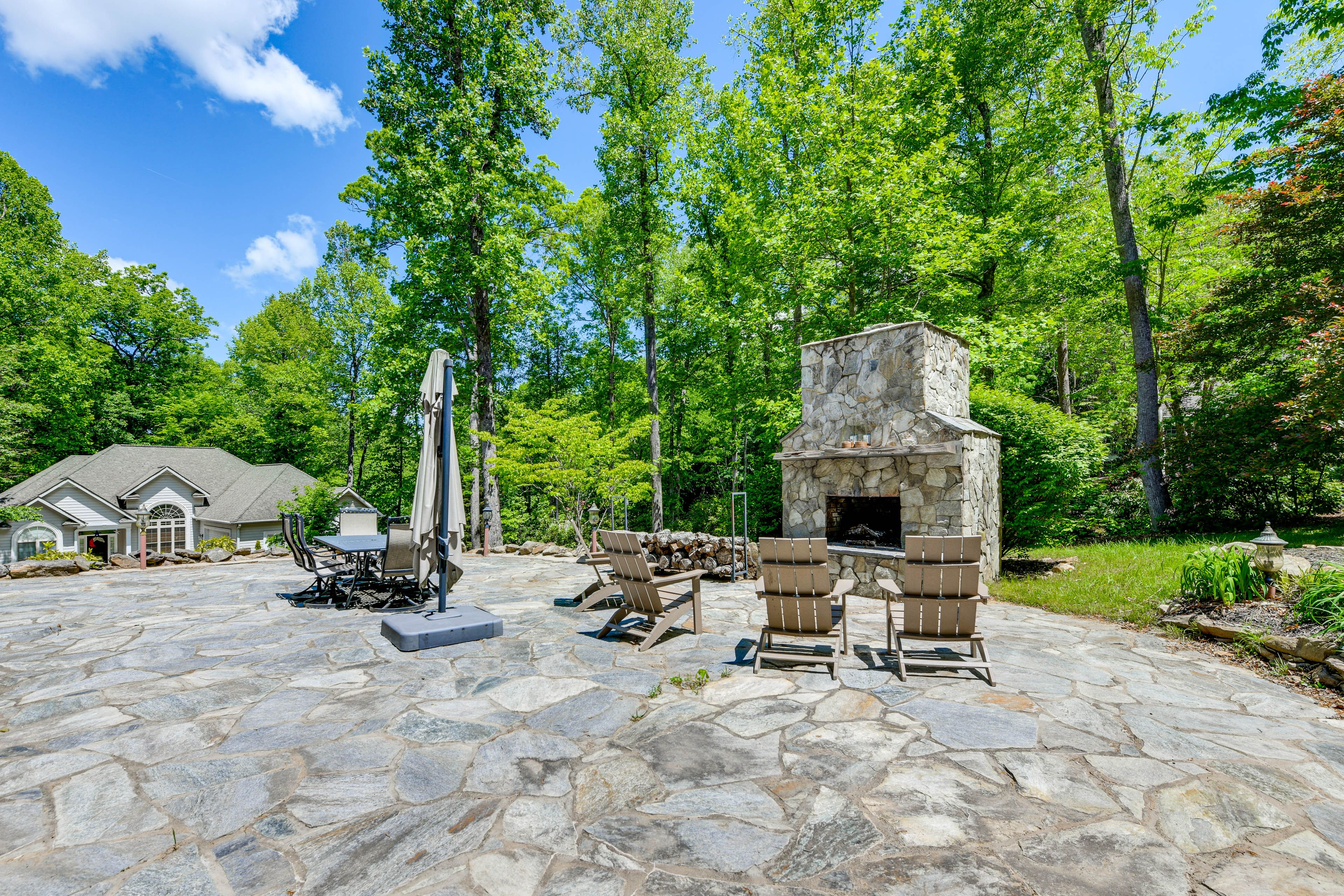 Waynesville Vacation Rental | 6BR | 5.5BA | 5,027 Sq Ft