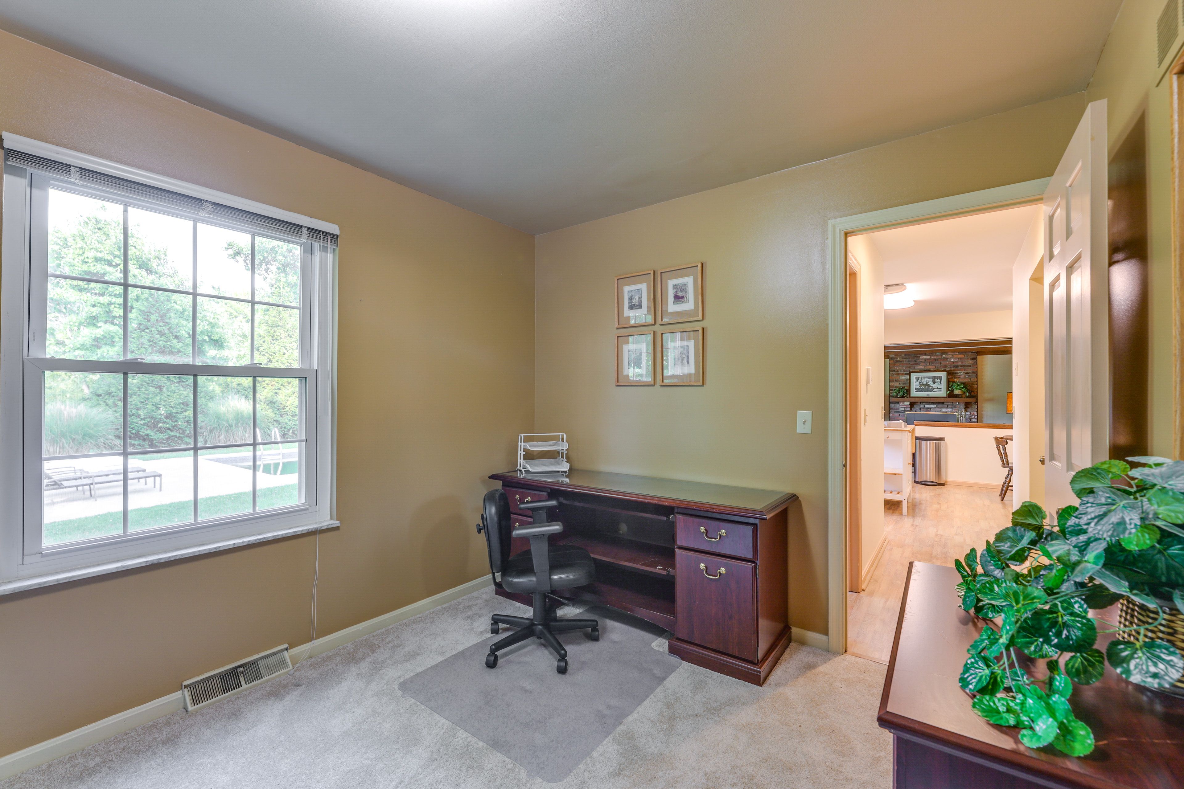 Office | Desk Workspace | Washer & Dryer
