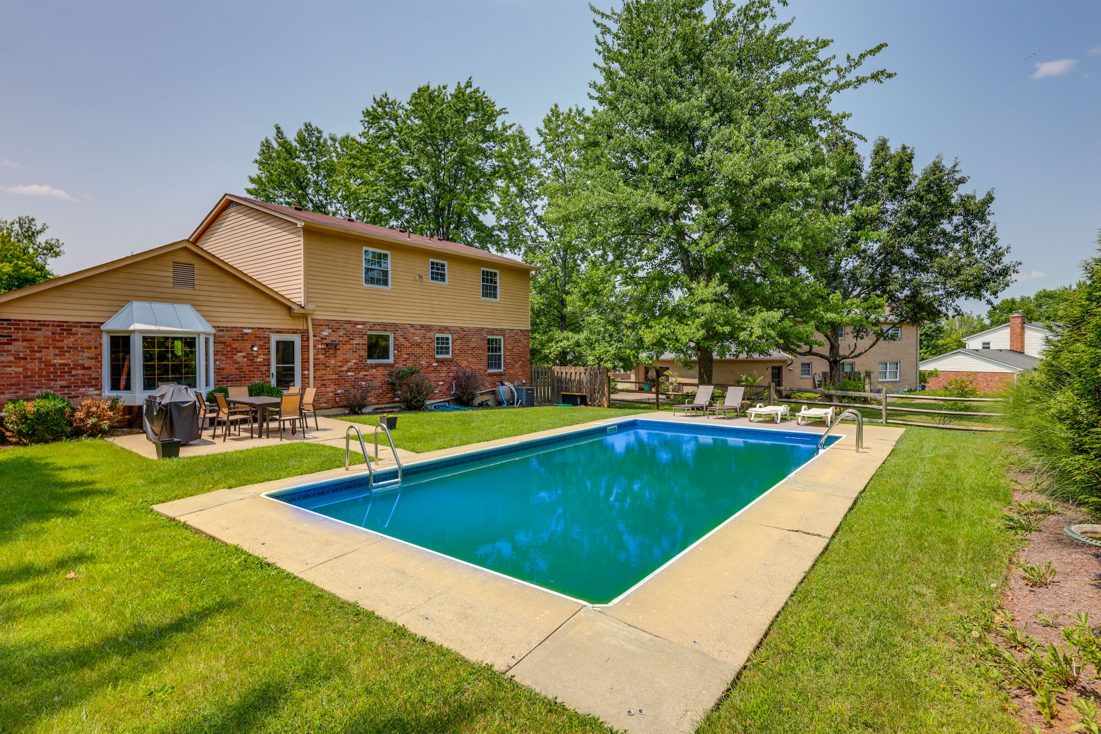 Private Outdoor Pool (Depth 4'-8')