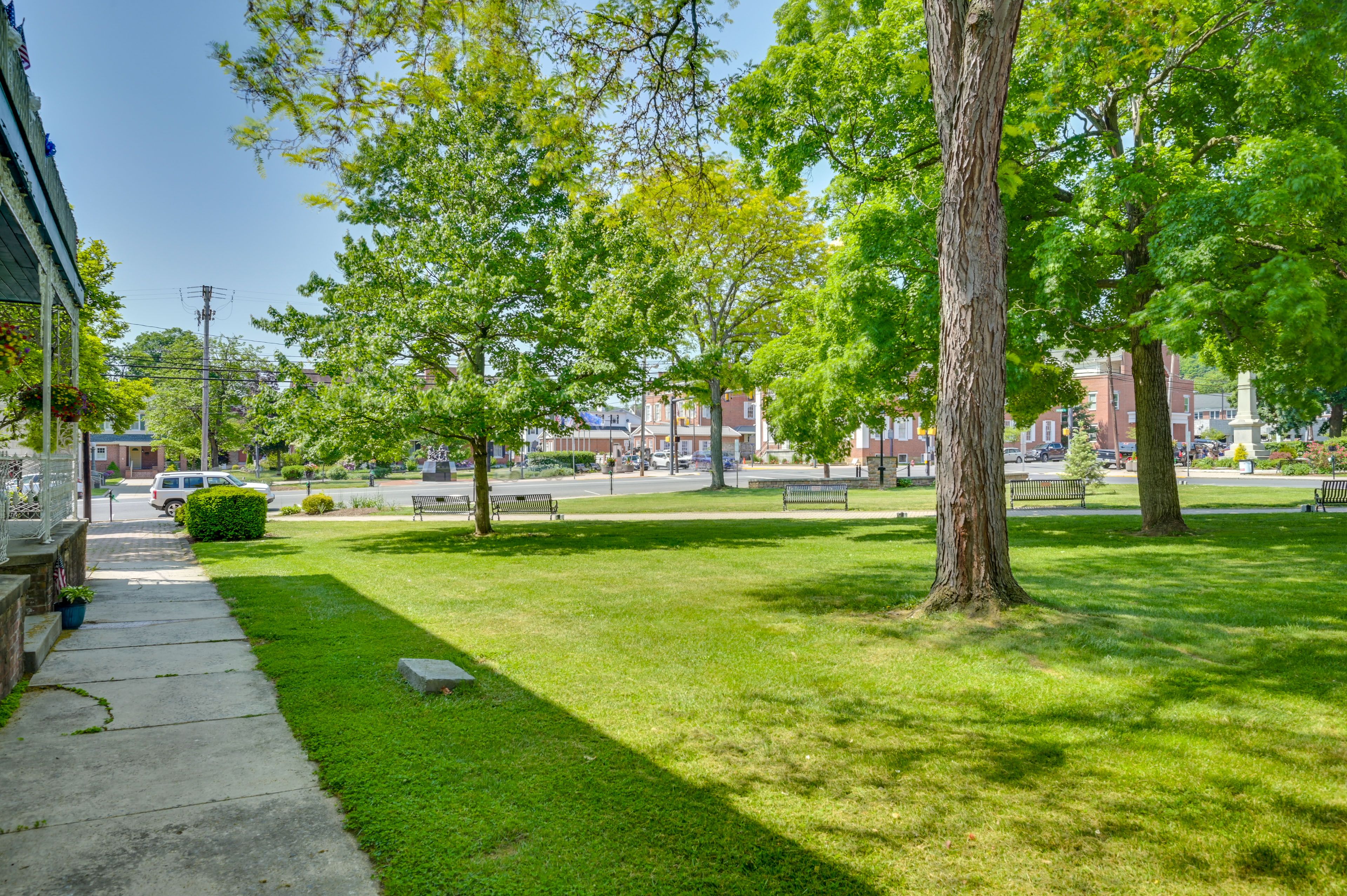 Downtown Bedford (Walking Distance)