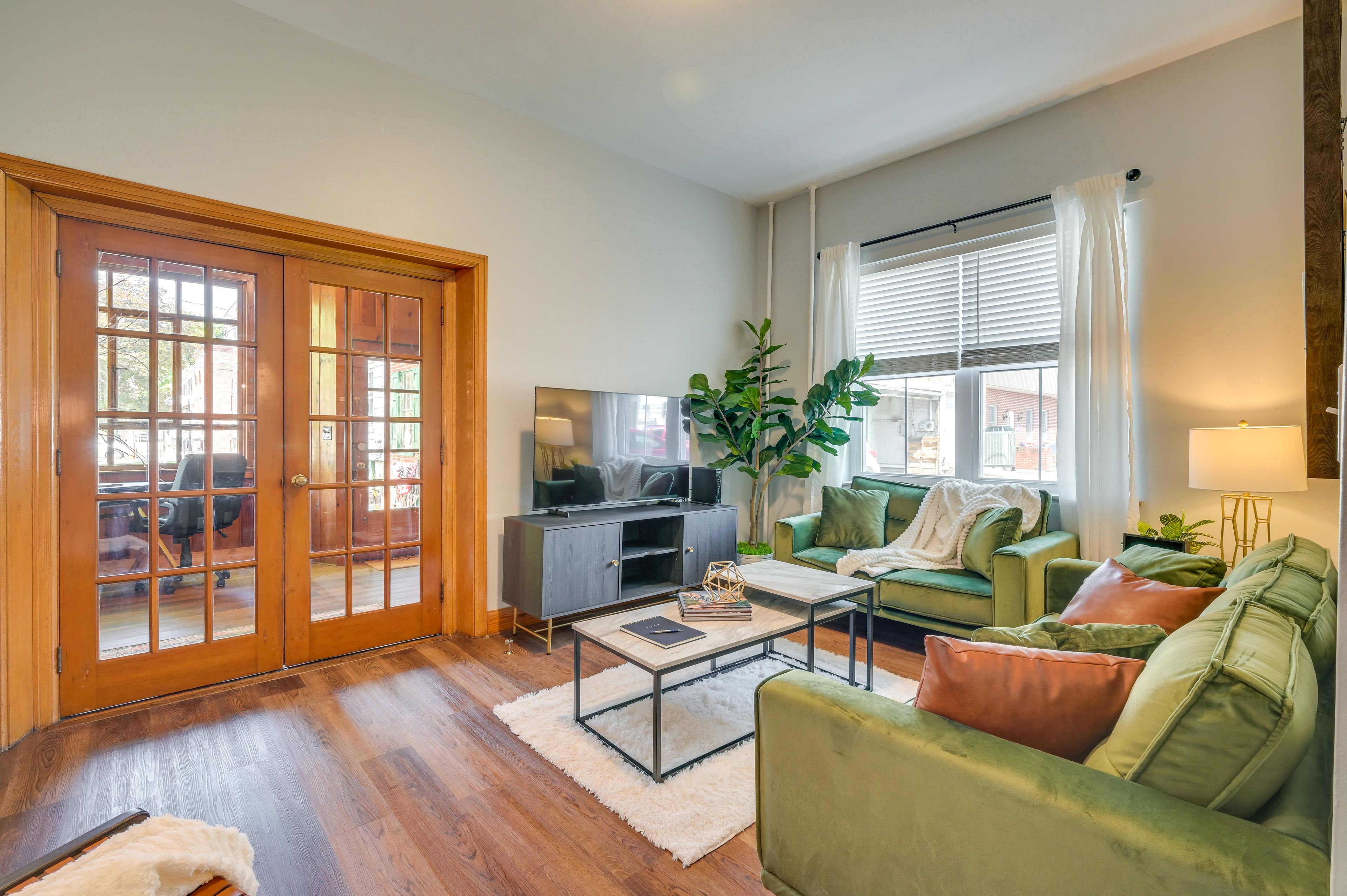 Living Room | Smart TV | Ceiling Fans