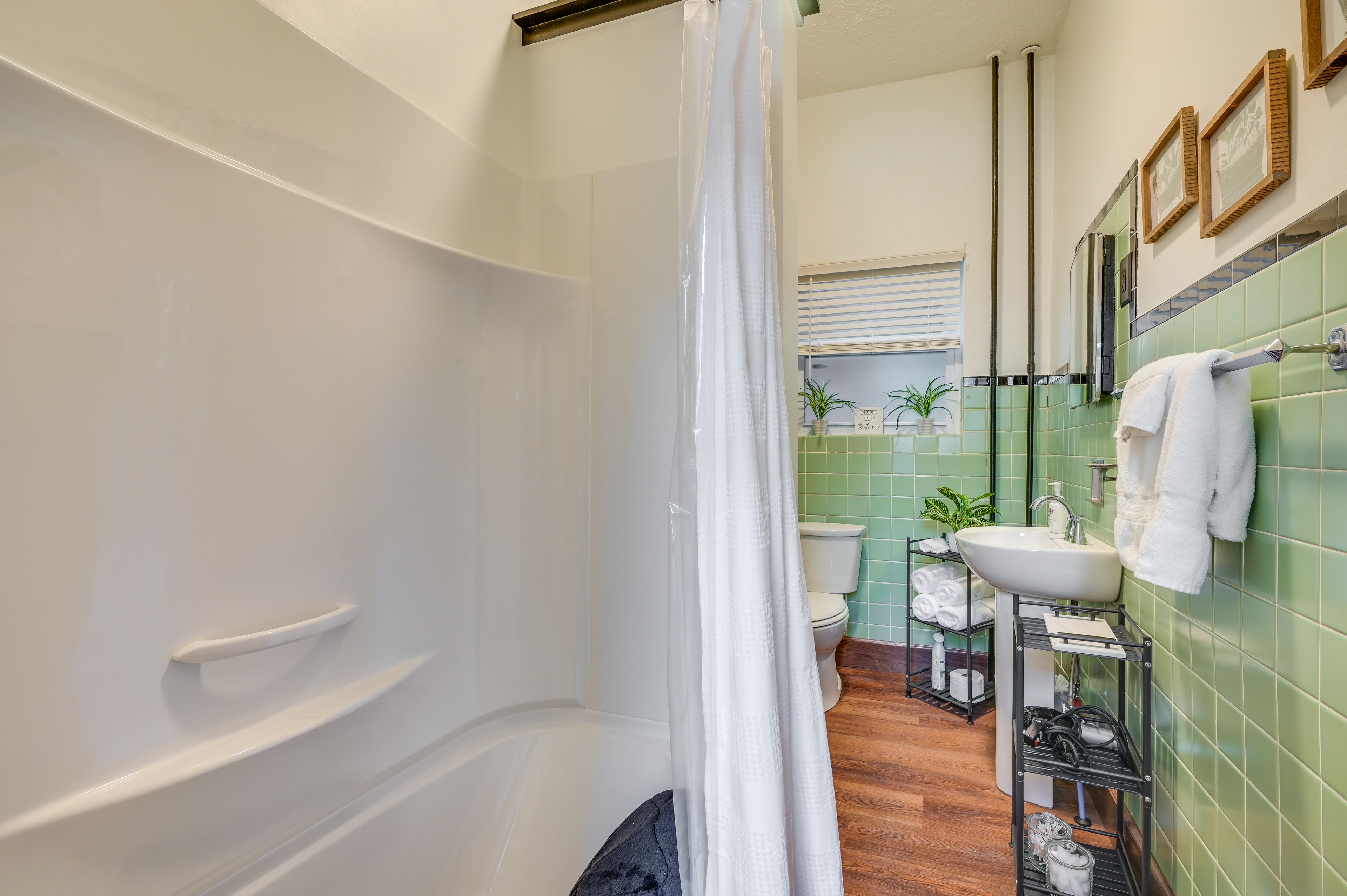 Full Bathroom | Shower/Tub Combo | Towels Provided | Hair Dryer