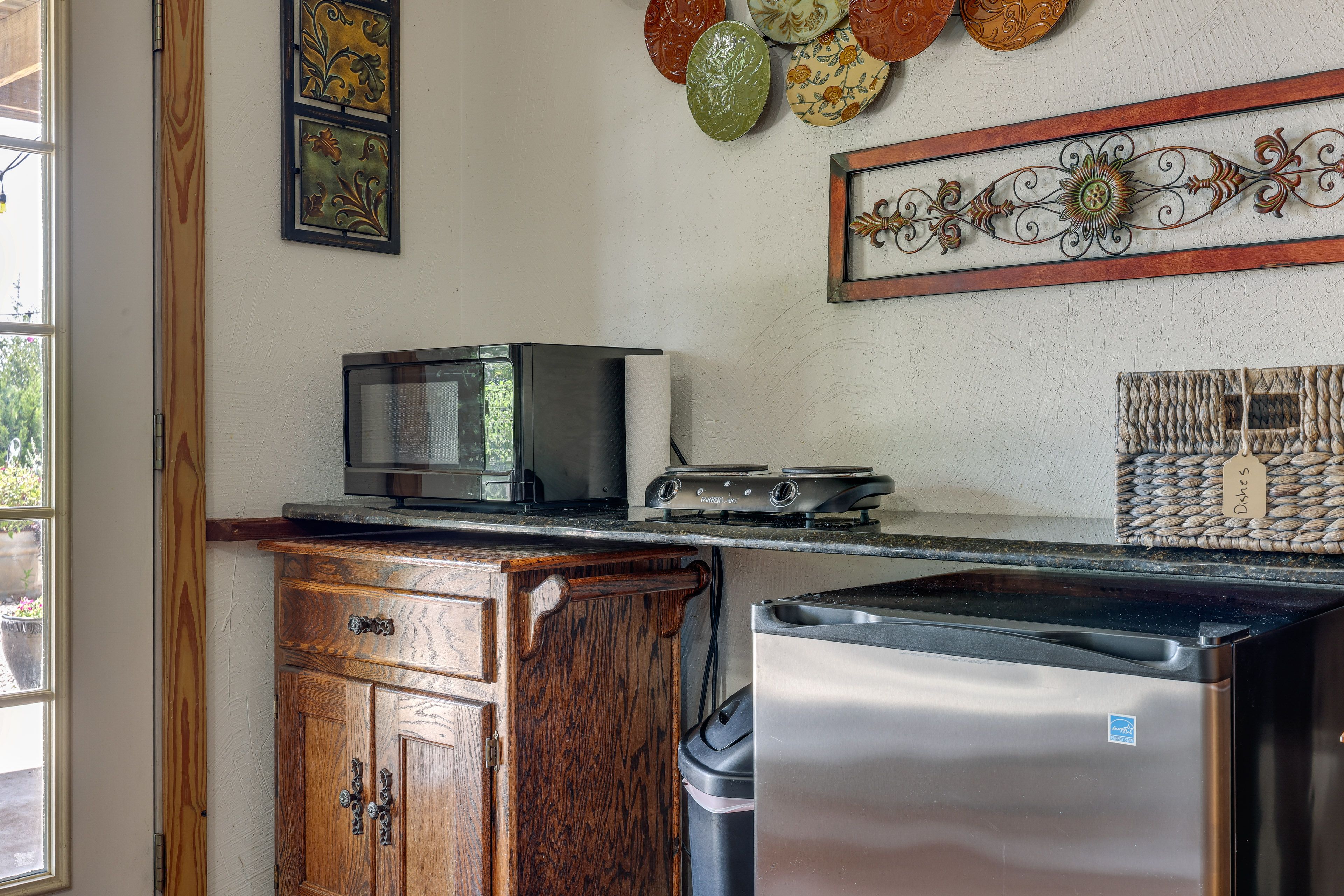 Kitchenette | Microwave | Hot Plate | Mini Fridge