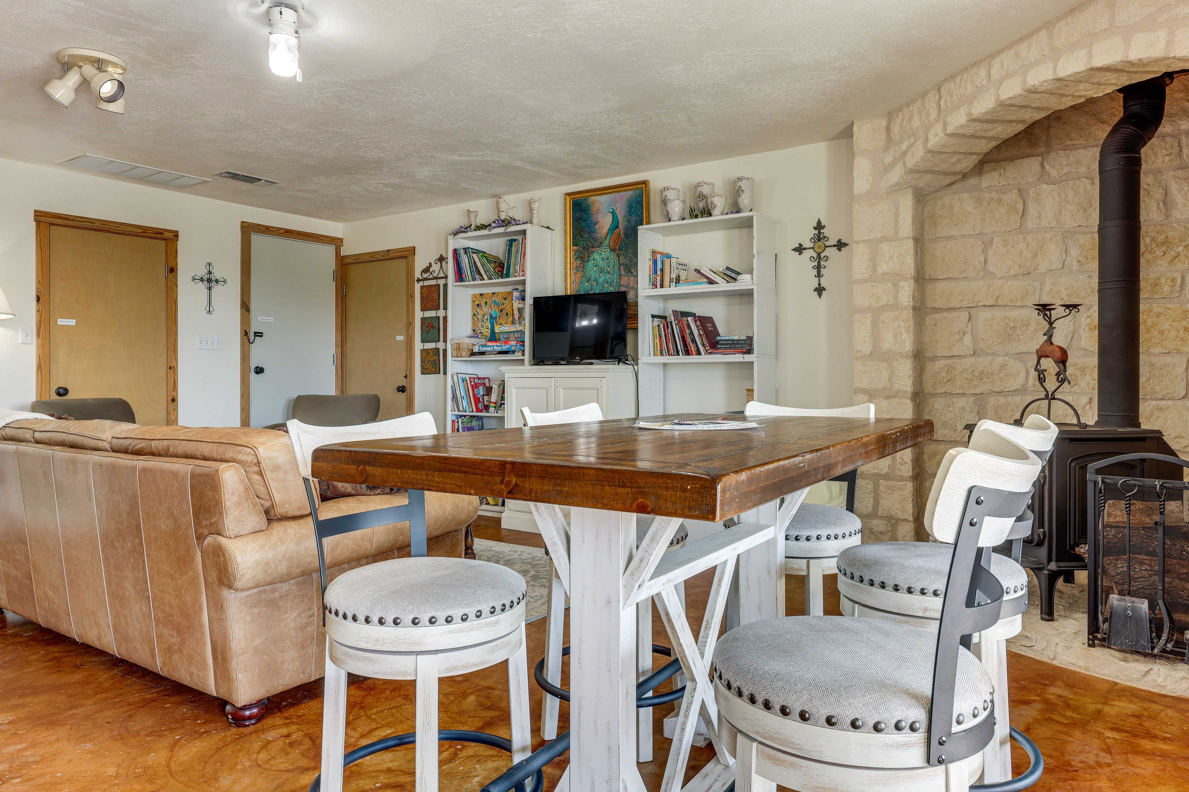 Dining Area | Dining Table | Dishware/Flatware