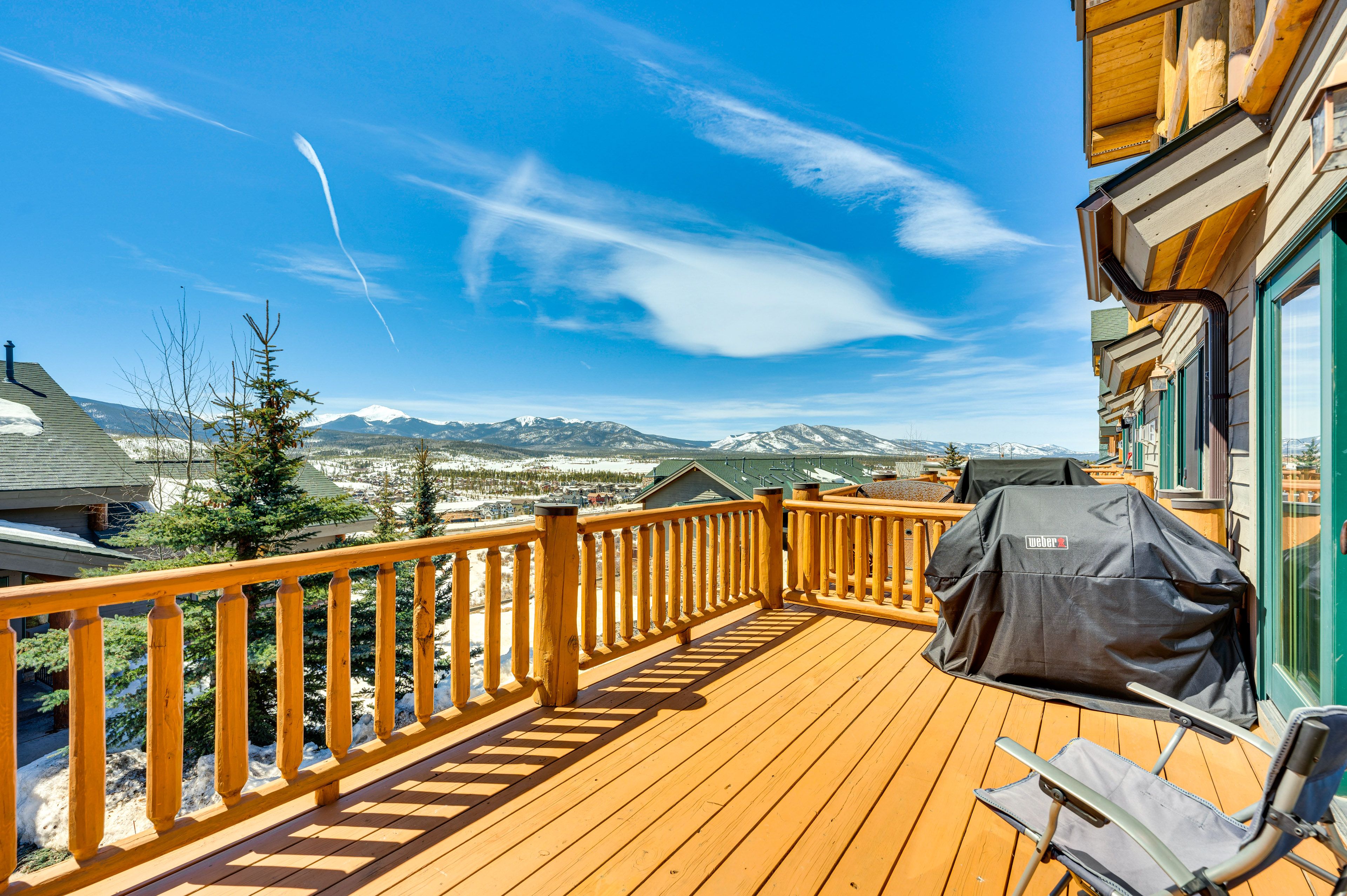 Balcony | Gas Grill | Mountain Views