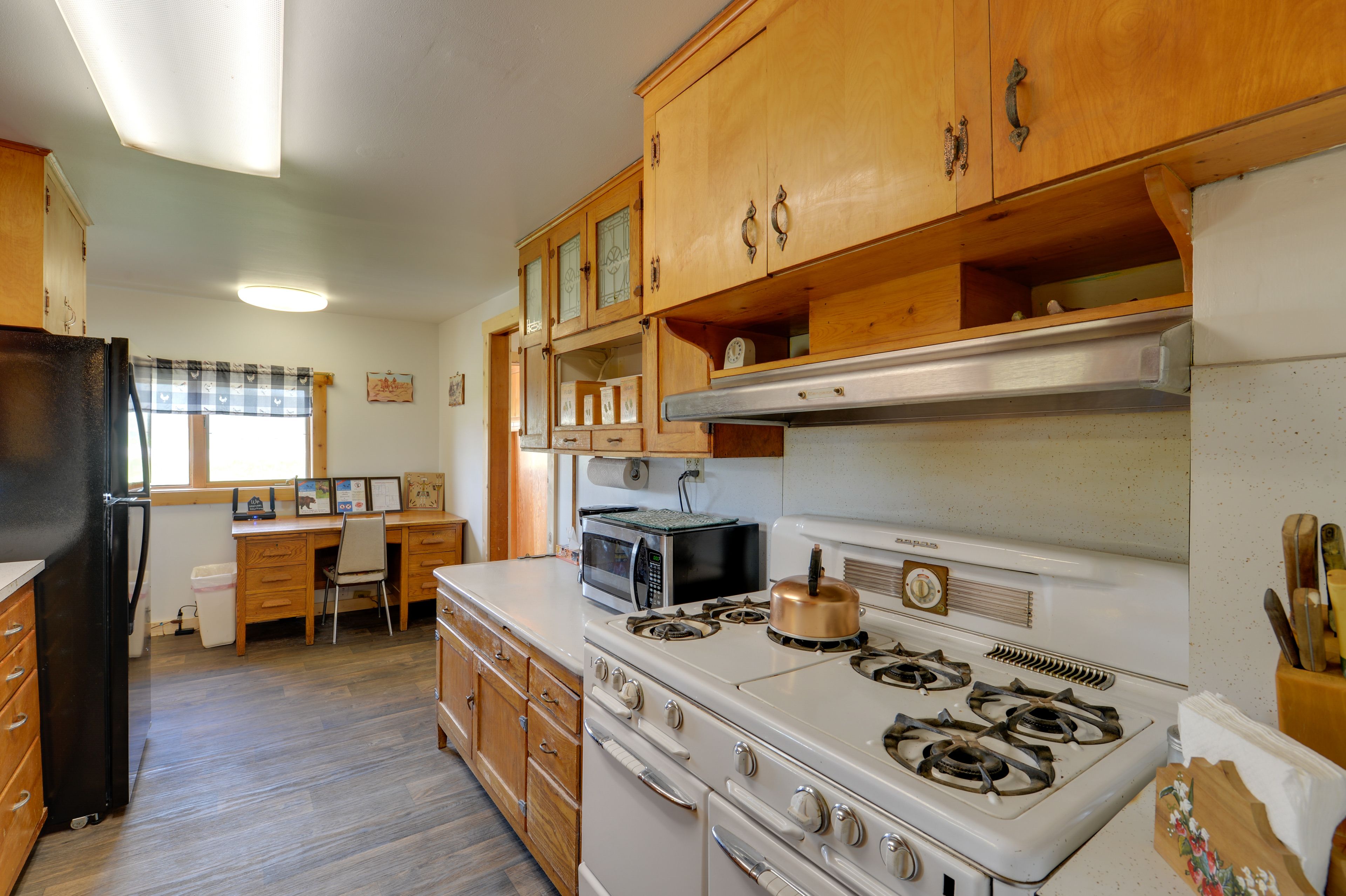 Kitchen | Cooking Basics | Coffee Maker | Paper Towels/Trash Bags Provided