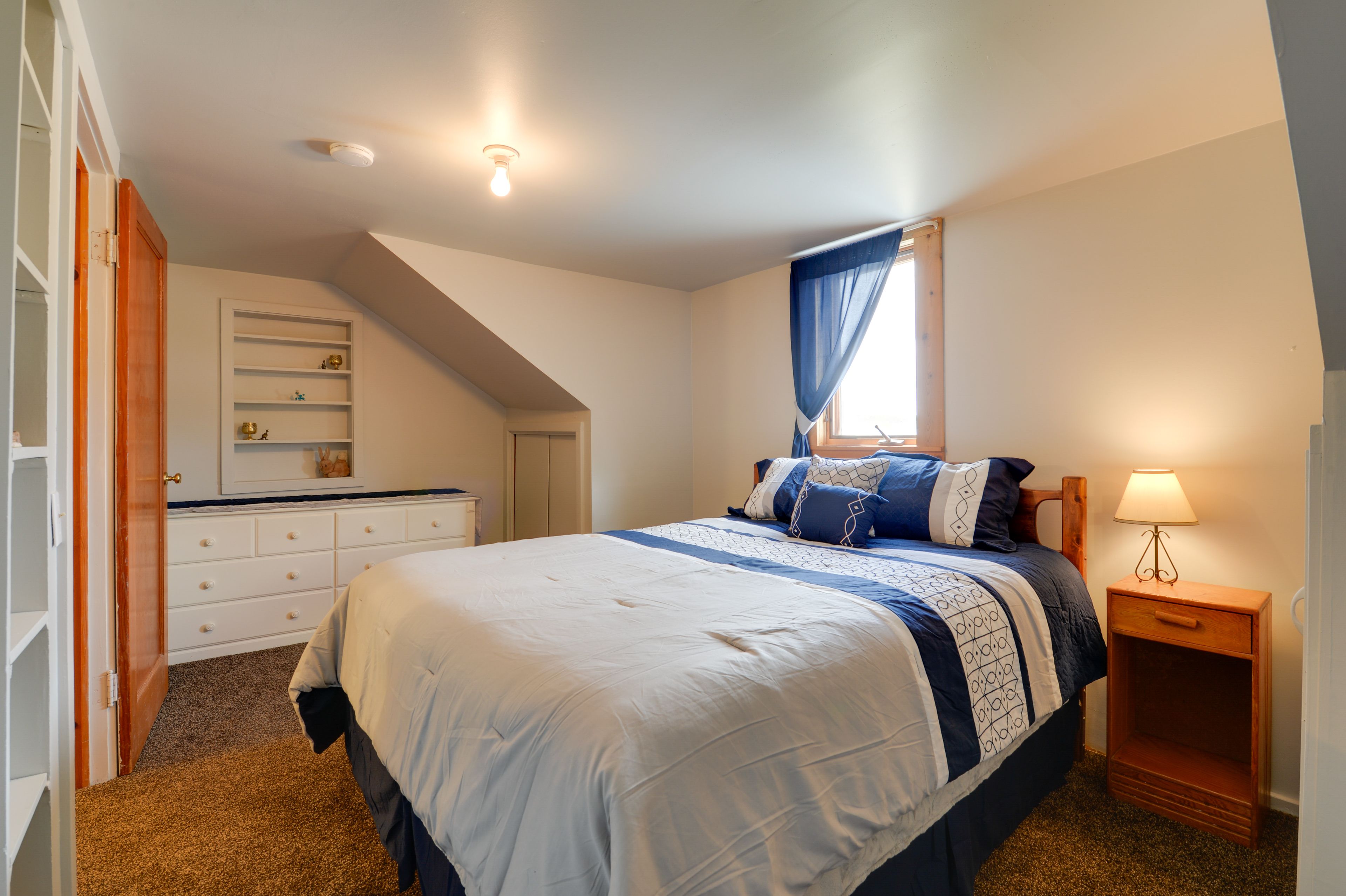 Bedroom 4 | Queen Bed