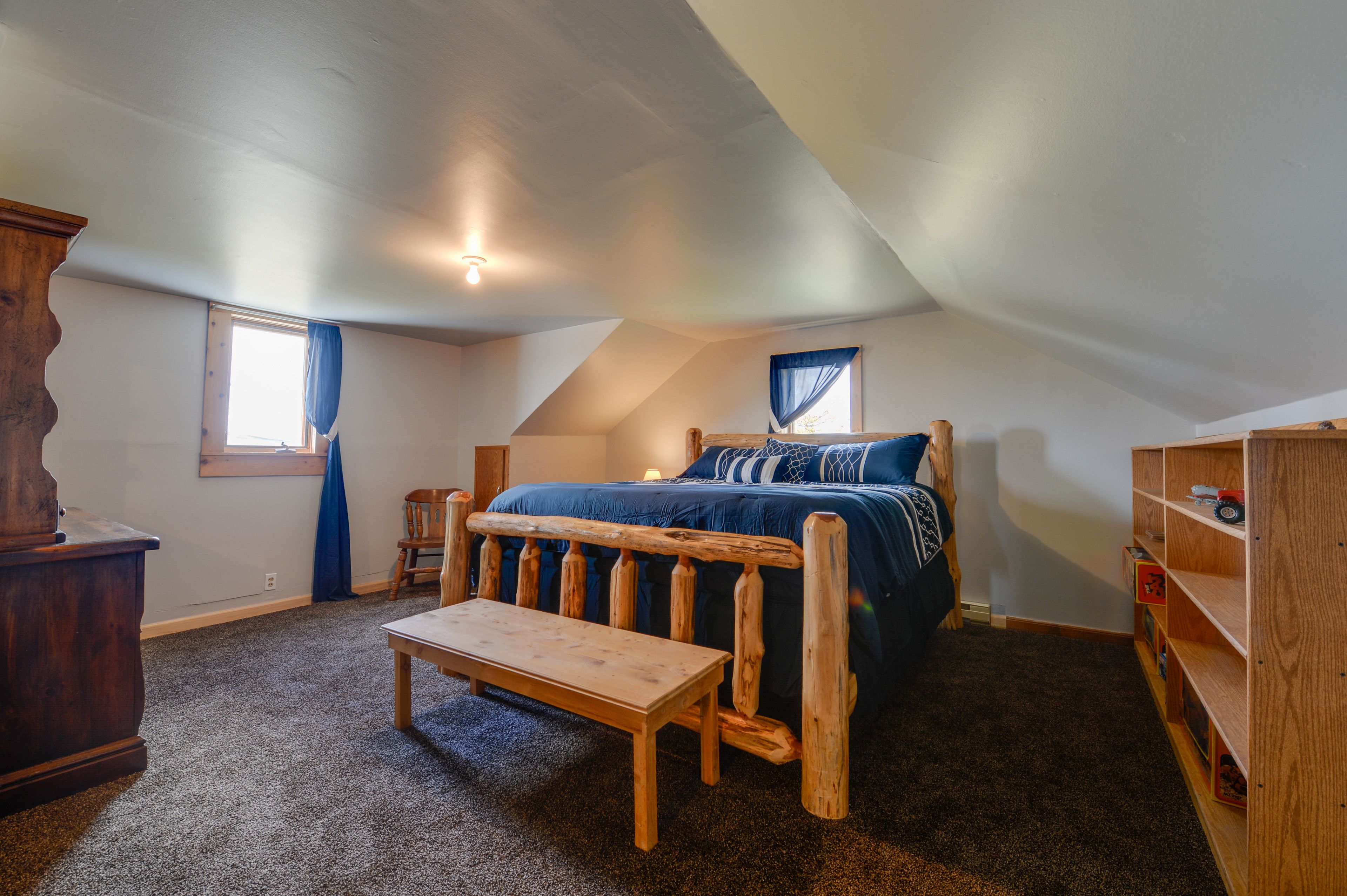 Bedroom 1 | King Bed | Linens Provided
