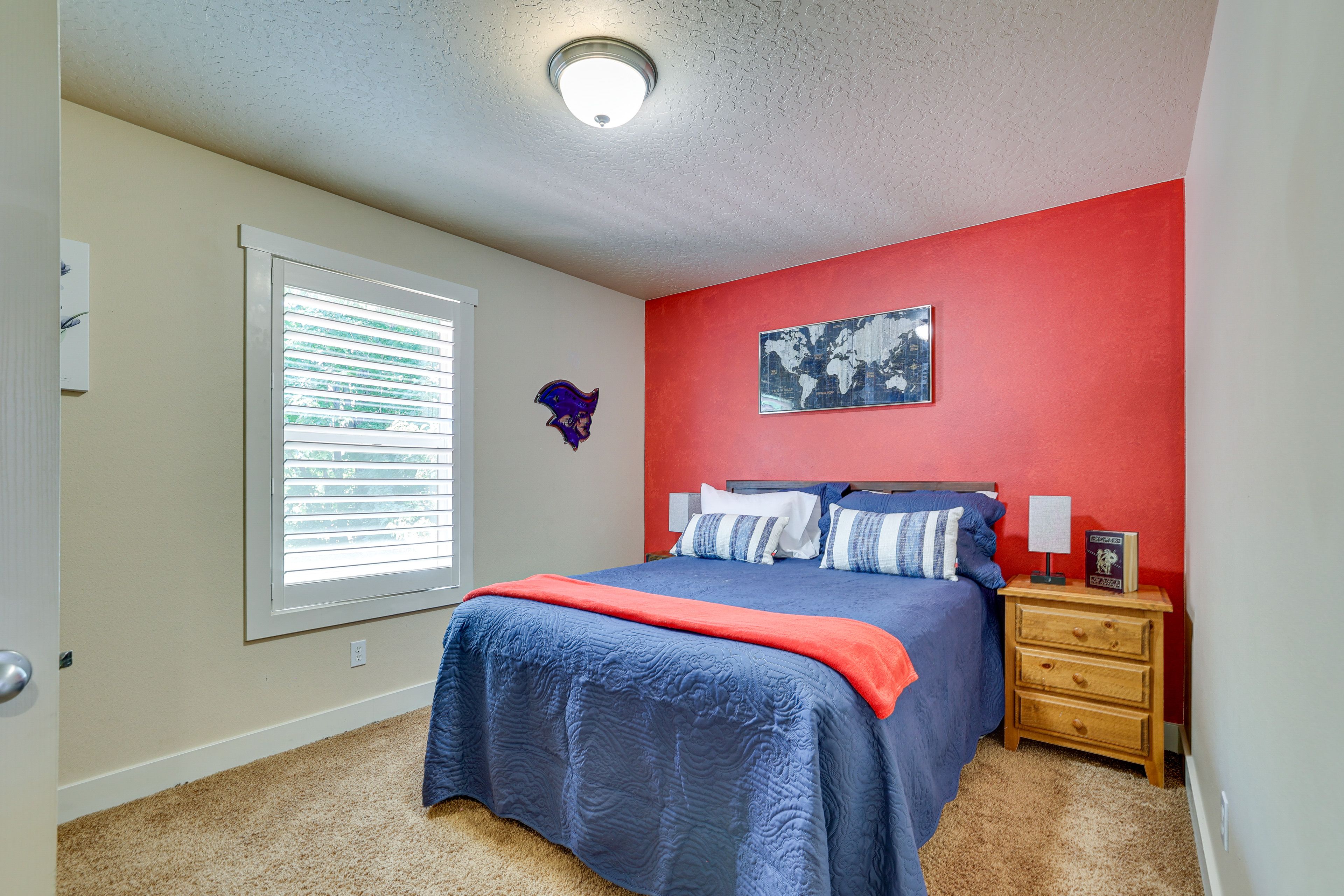 Bedroom 3 | Queen Bed