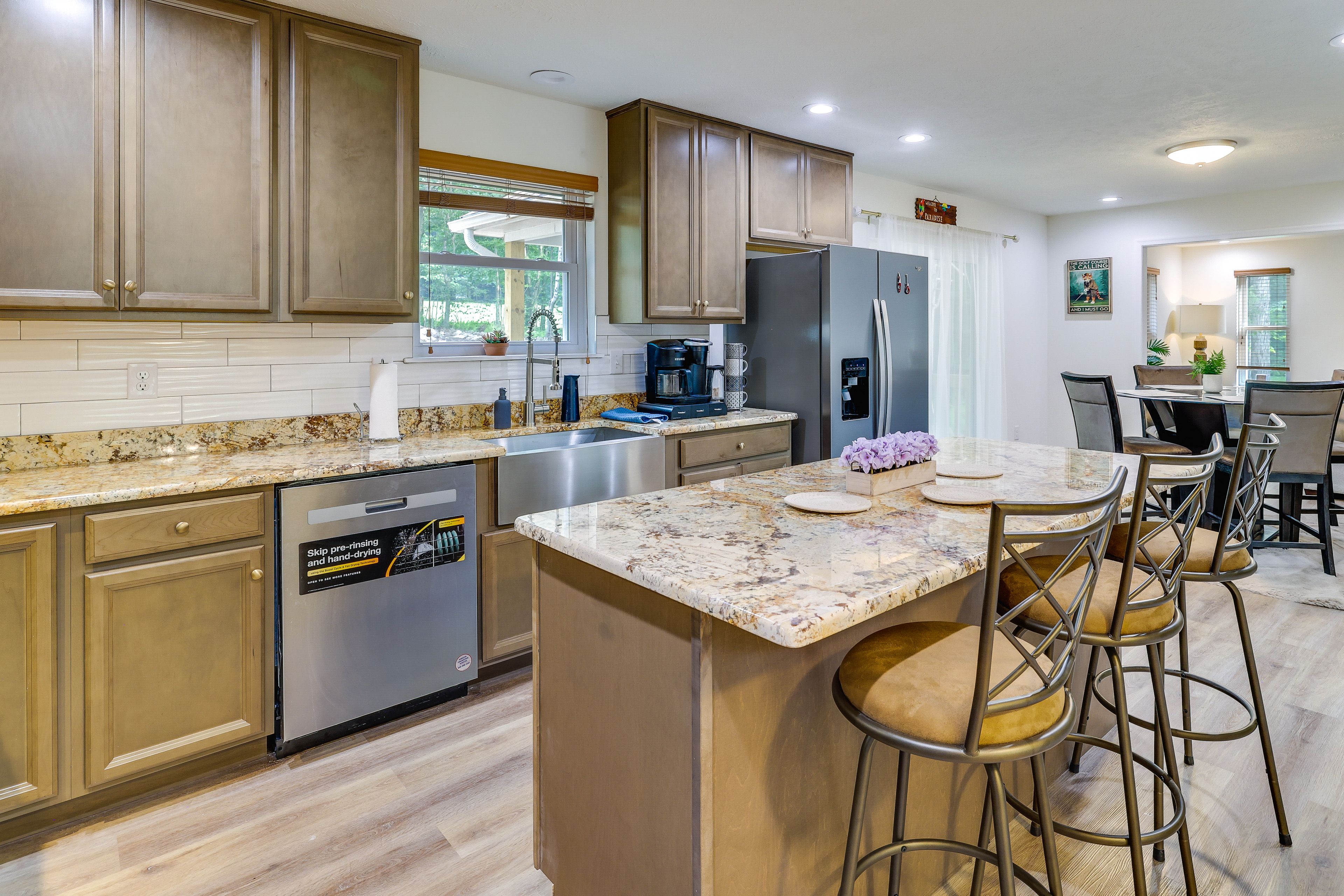 Kitchen | Cooking Basics | Coffee Maker | Trash Bags & Paper Towels Provided