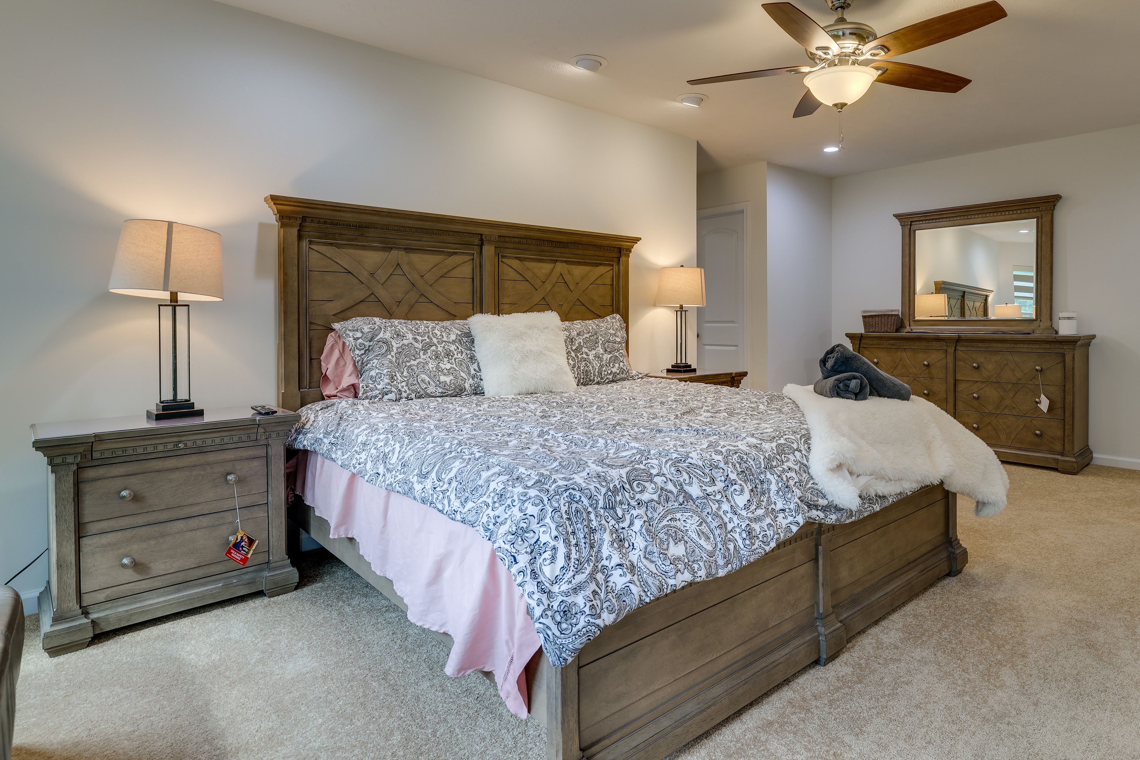 Bedroom 4 | King Bed | Smart TV | Work Desk