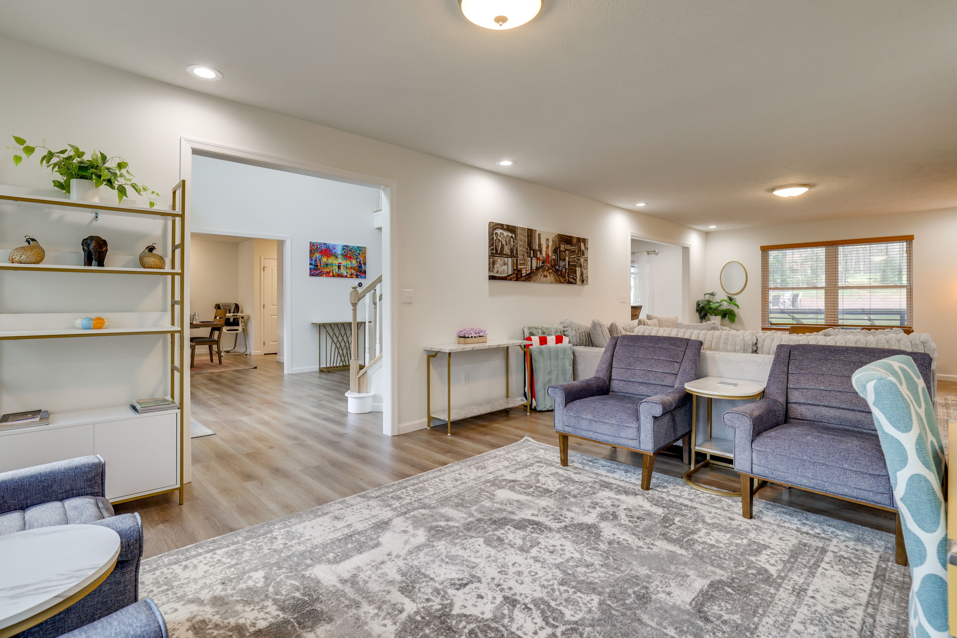 Lounge Area | Work Desk