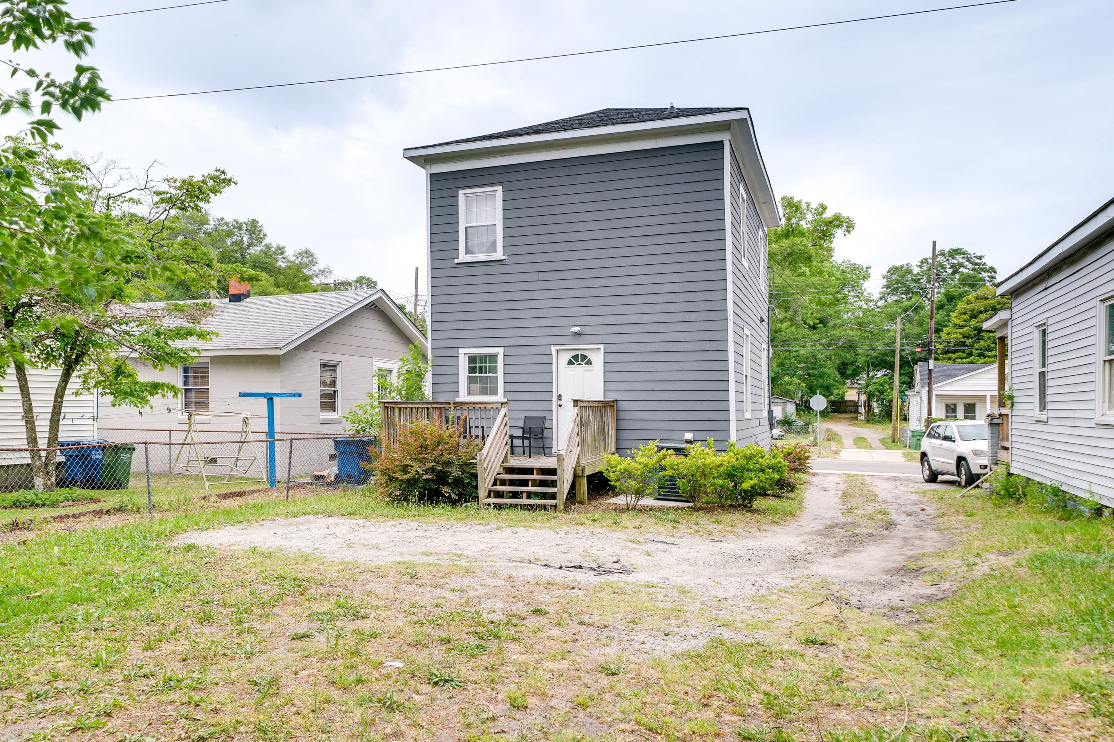 Backyard | Parking | Driveway (3 Vehicles)
