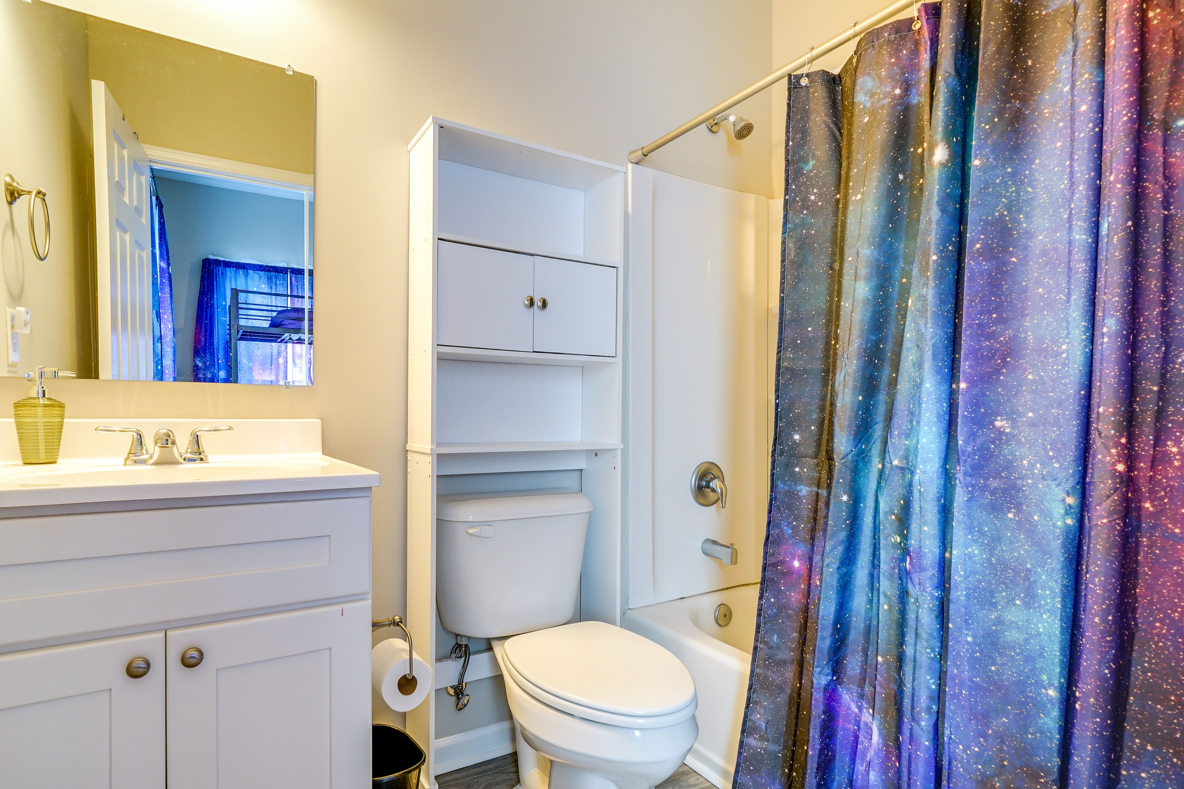 En-Suite Bathroom | Access via Bedroom 2 | Towels Provided