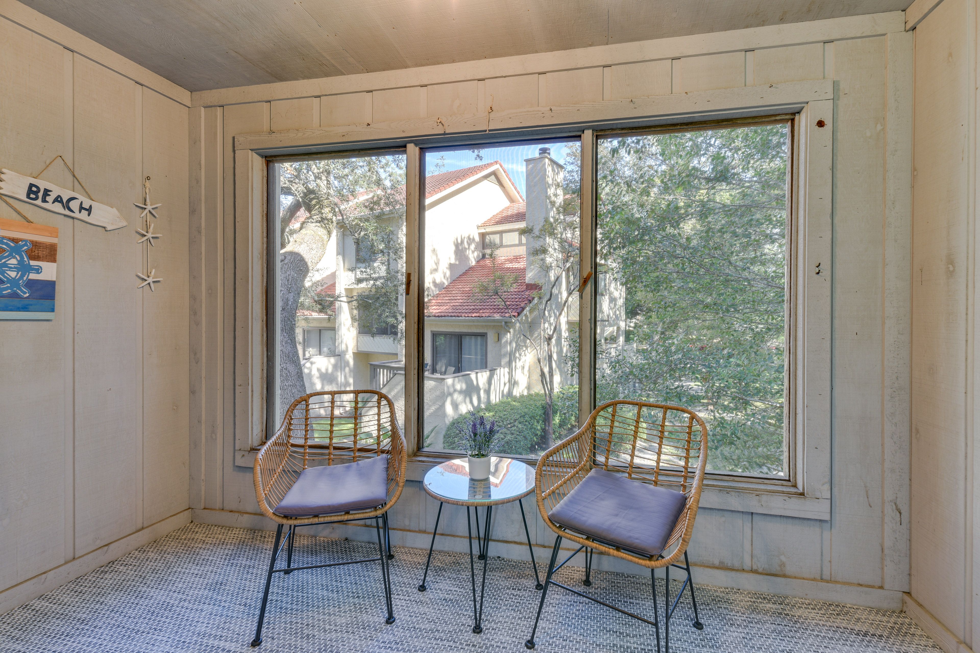 Sunroom w/ Seating