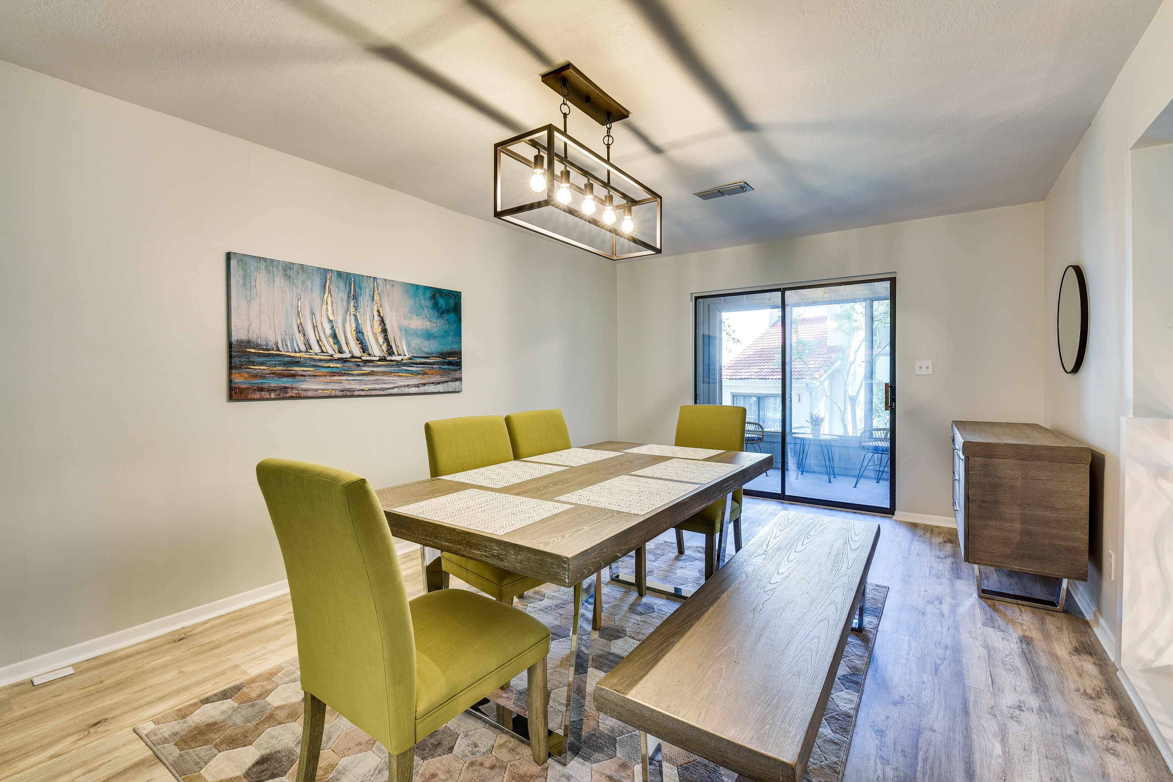 Dining Area | Dishware/Flatware Provided