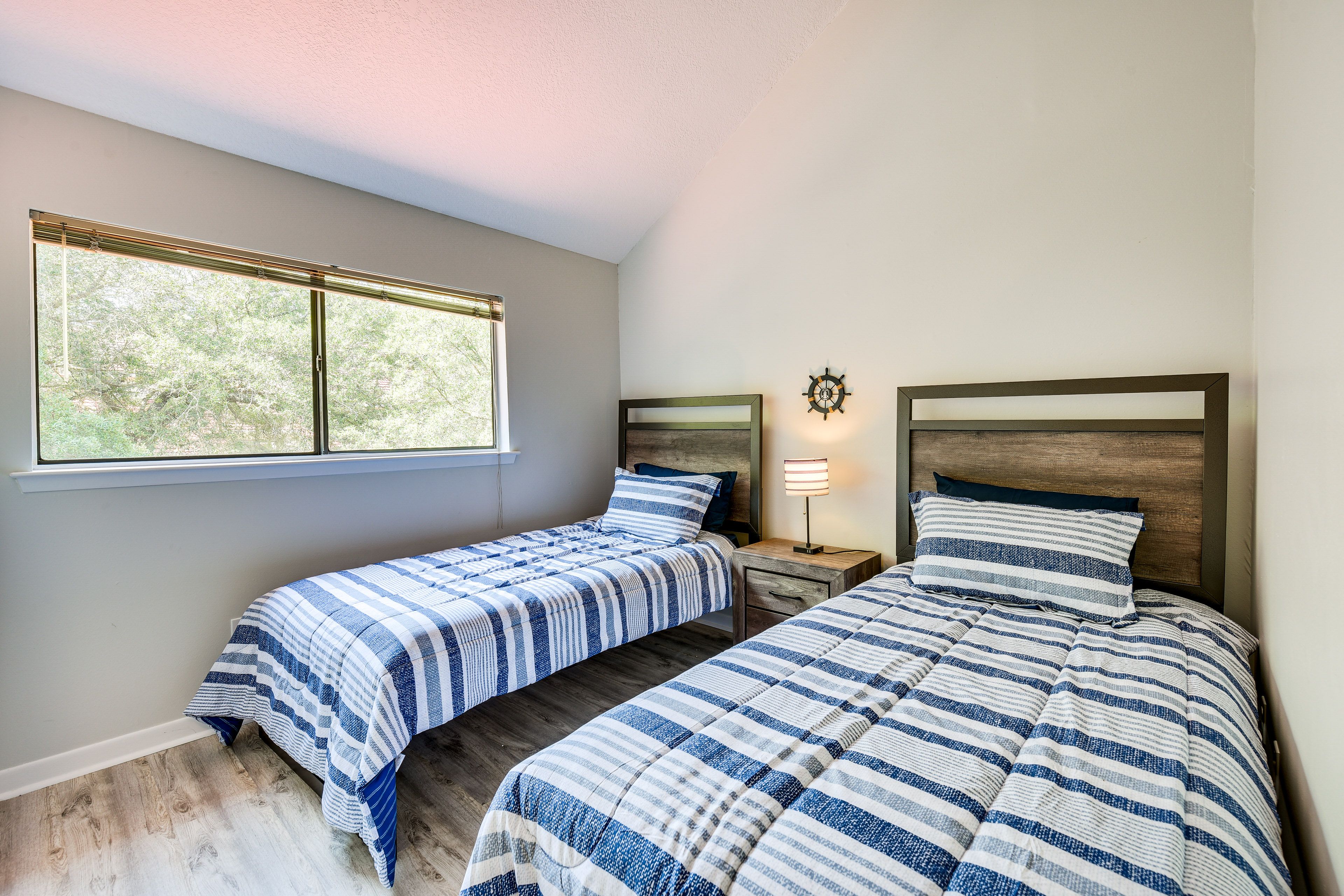 Bedroom 2 | 2 Twin Beds