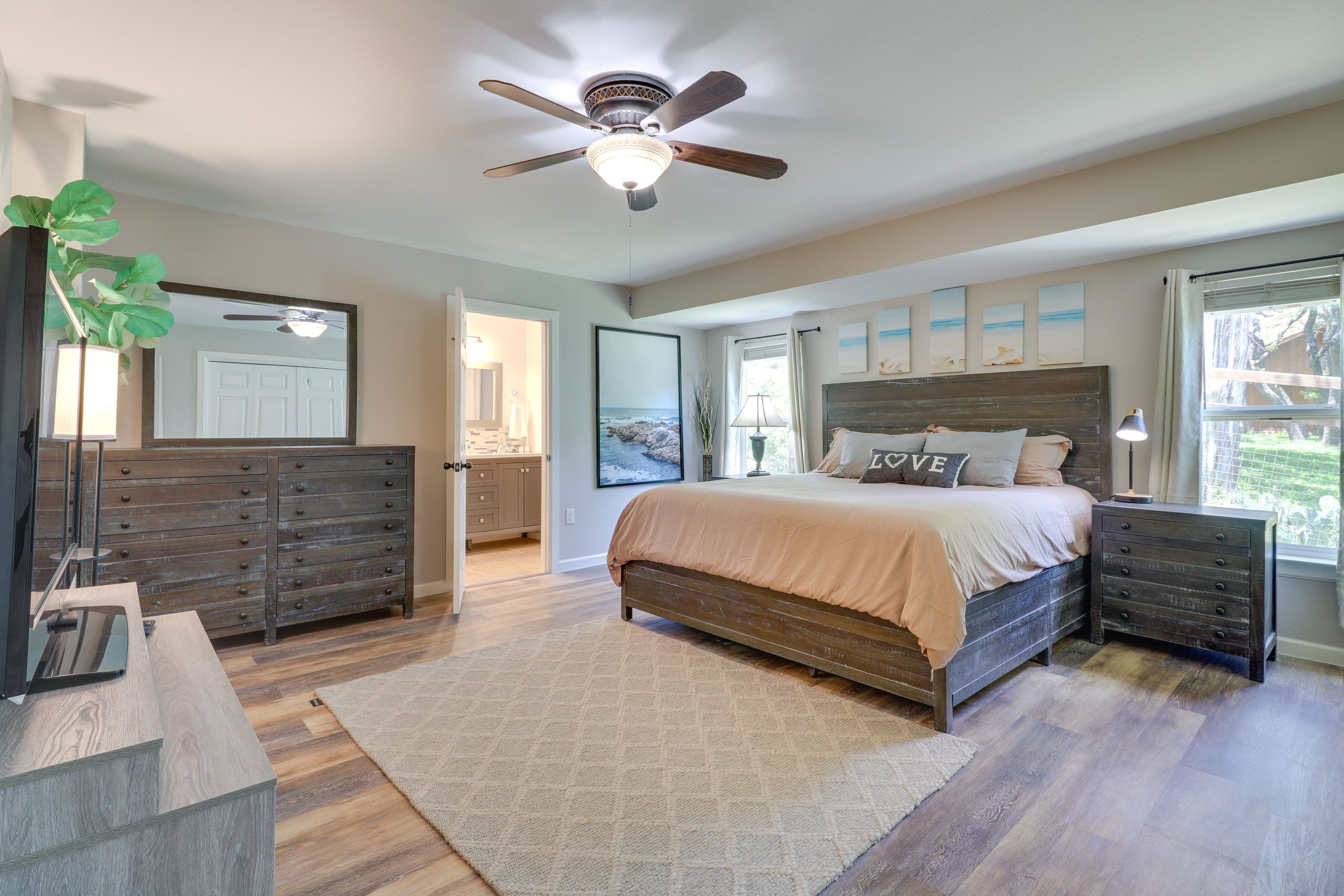 Bedroom 1 | King Bed