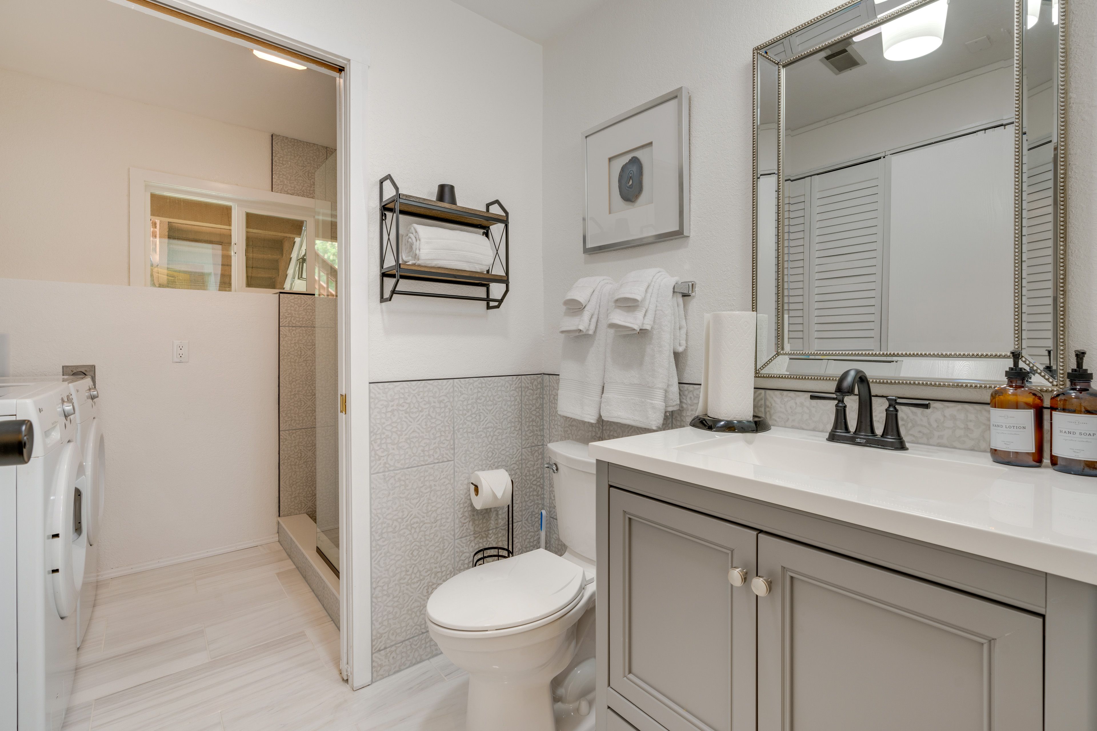 Full Bathroom | Towels Provided | Complimentary Toiletries | Washer & Dryer