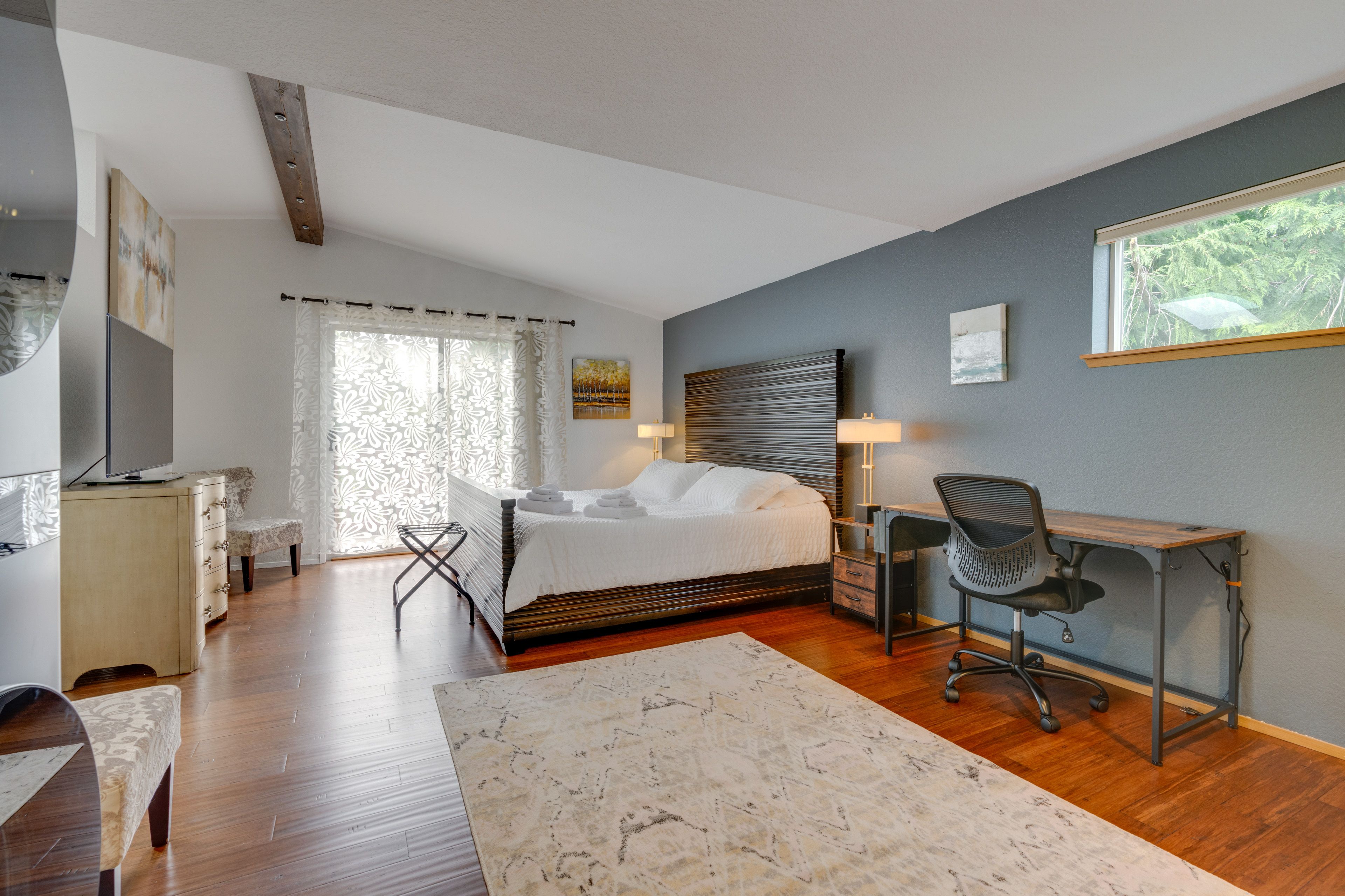 Bedroom 1 | King Bed | Linens Provided | Washer & Dryer
