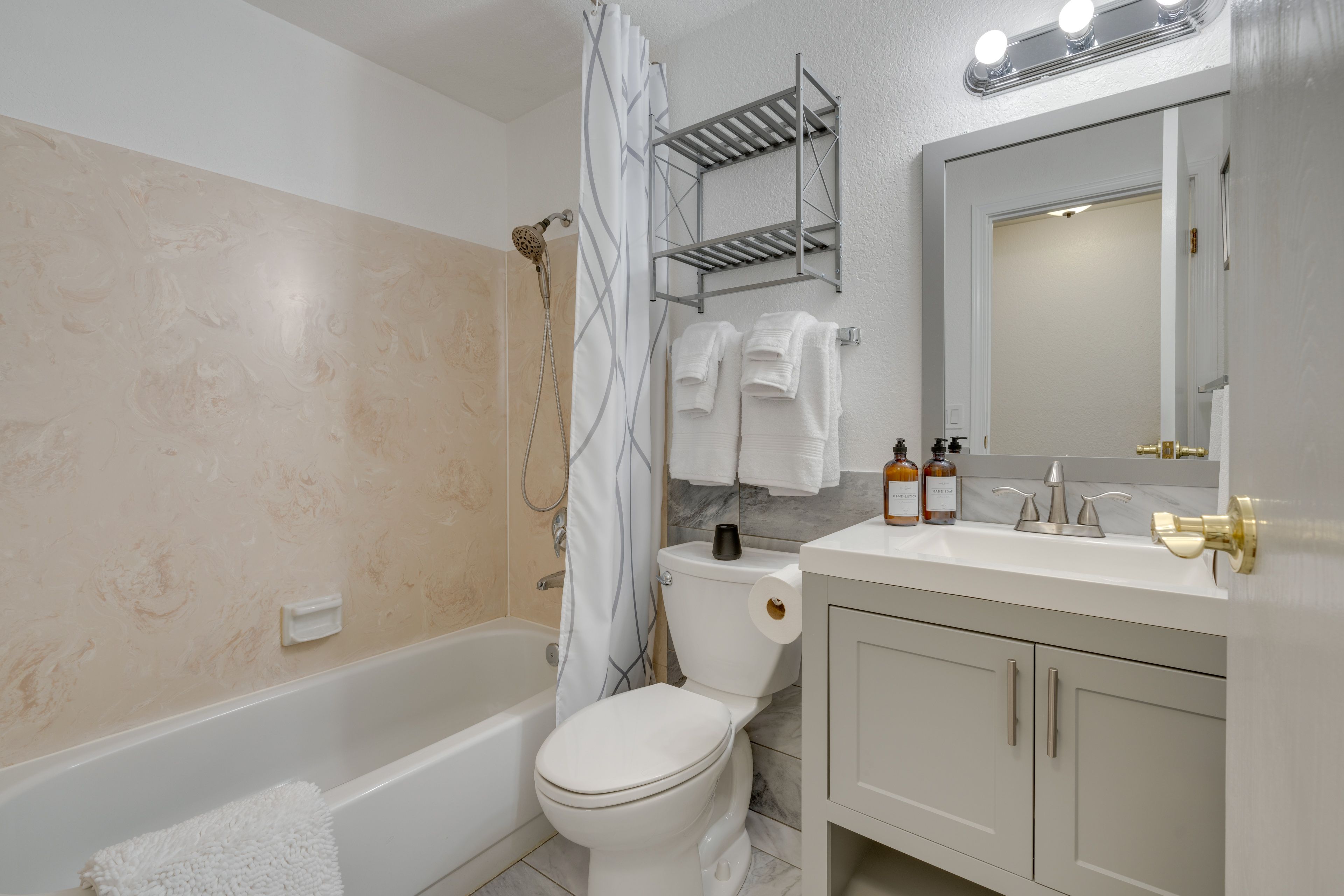 Full Bathroom