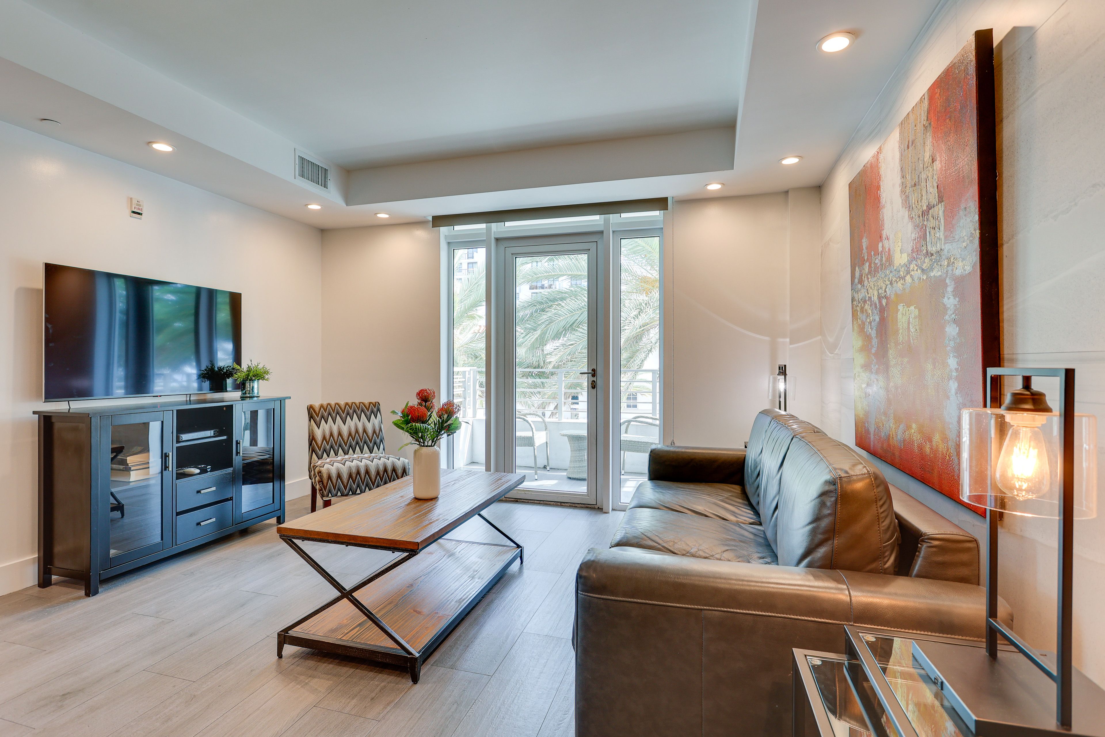 Living Room | King Sleeper Sofa | Smart TV | Free WiFi | Central A/C