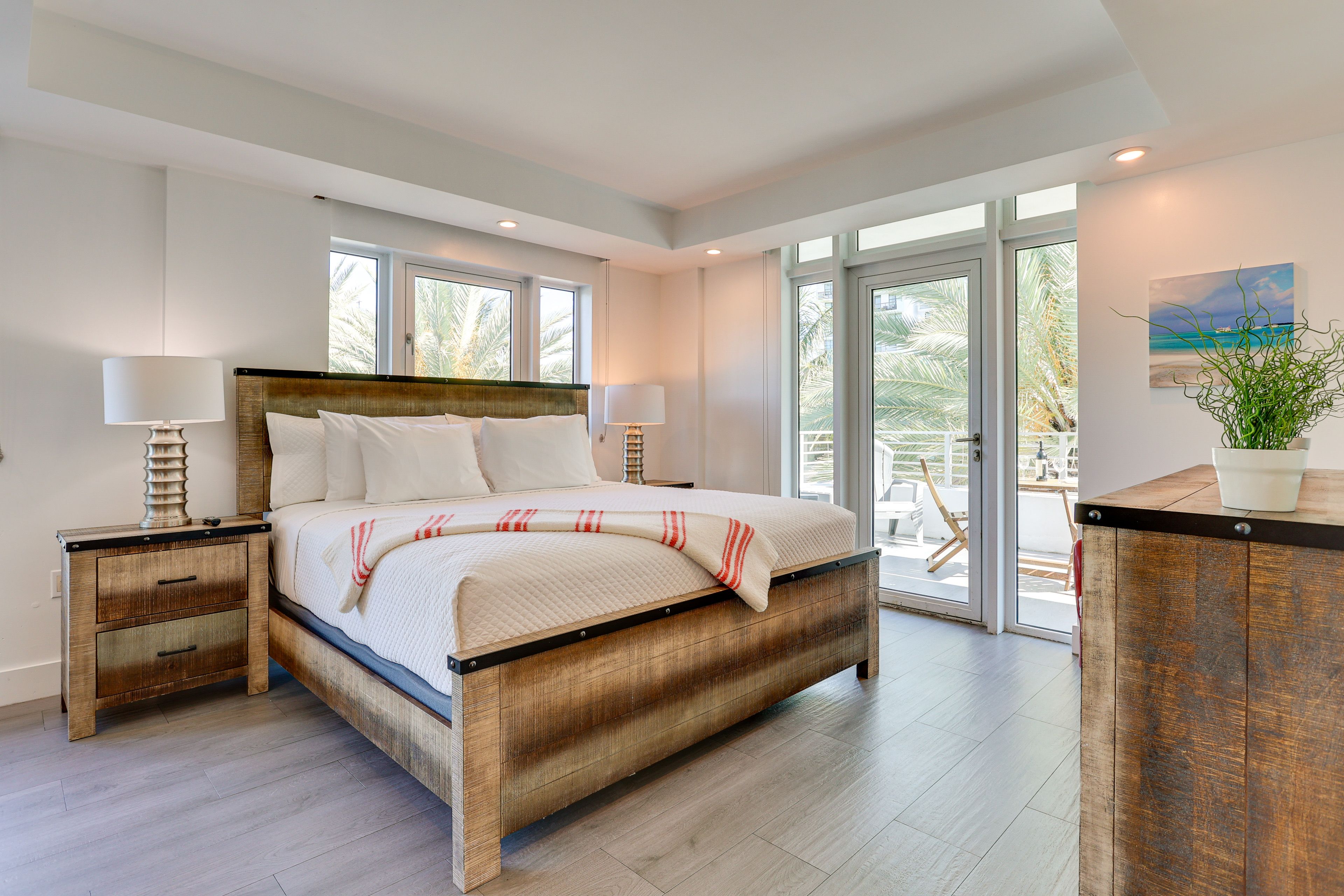 Bedroom | King Bed | Smart TV
