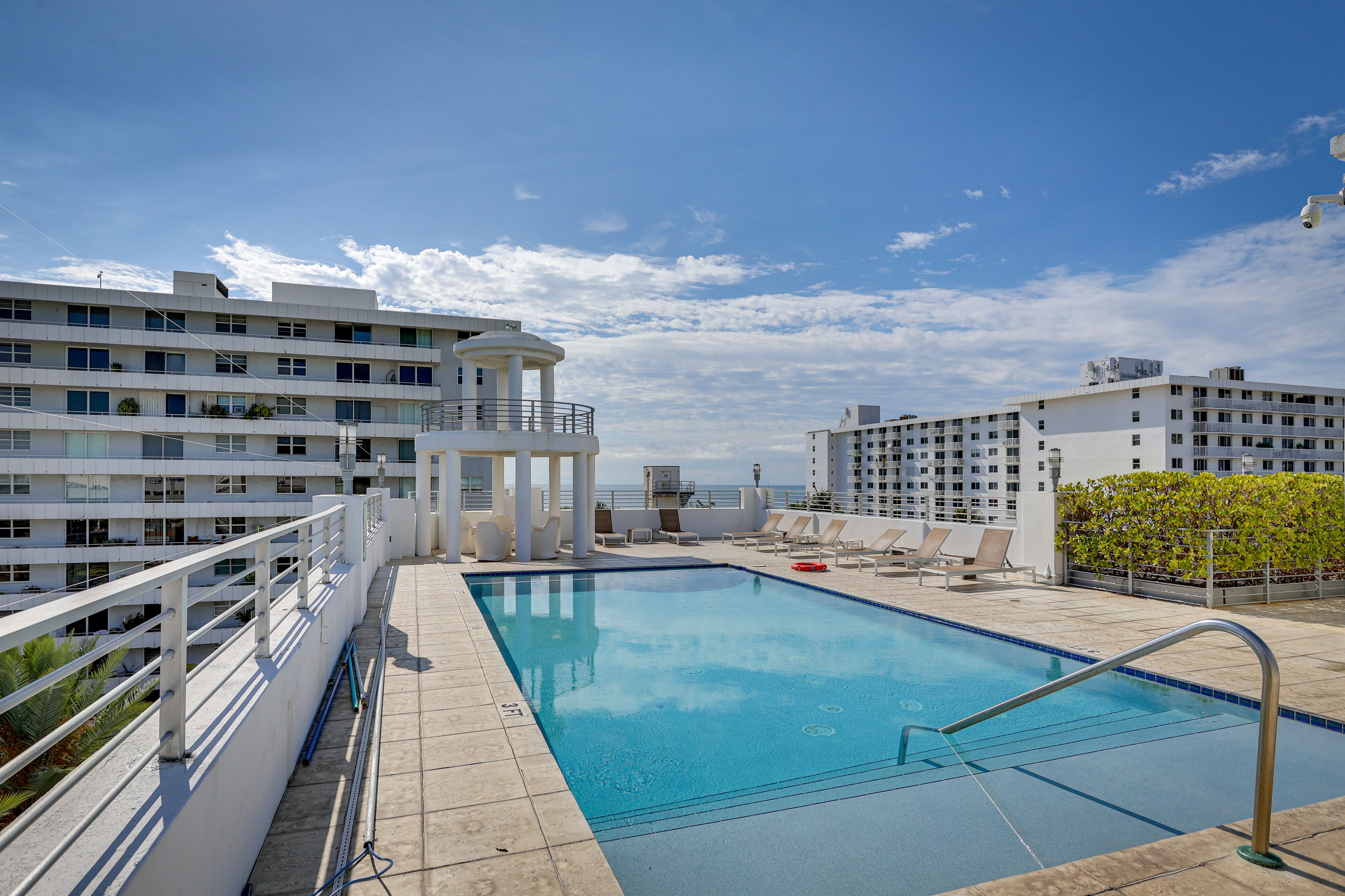Miami Beach Vacation Rental | 1BR | 1BA | 830 Sq Ft | Elevator Access