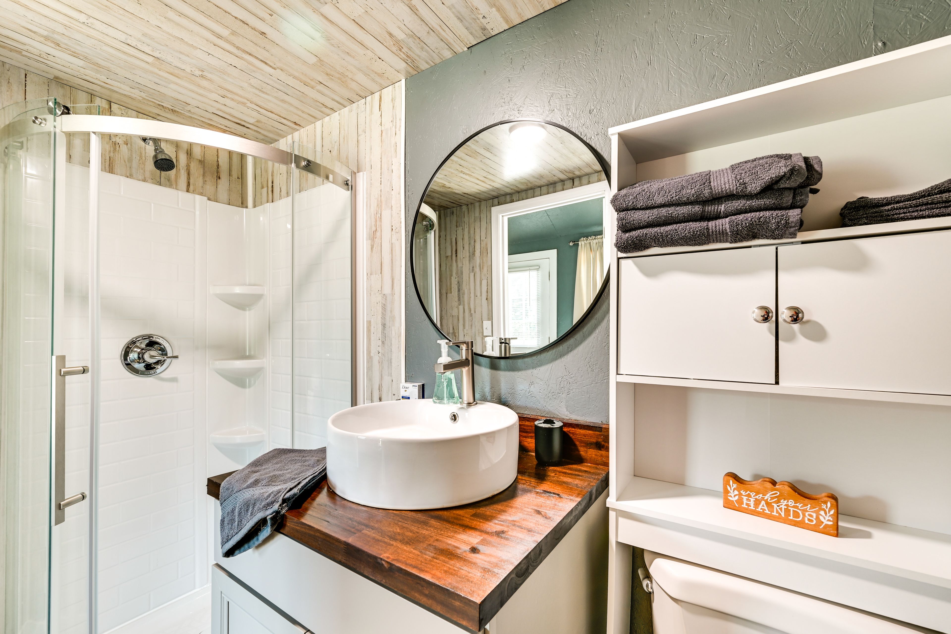 Full Bathroom | Towels Provided | Hair Dryer | Iron & Board