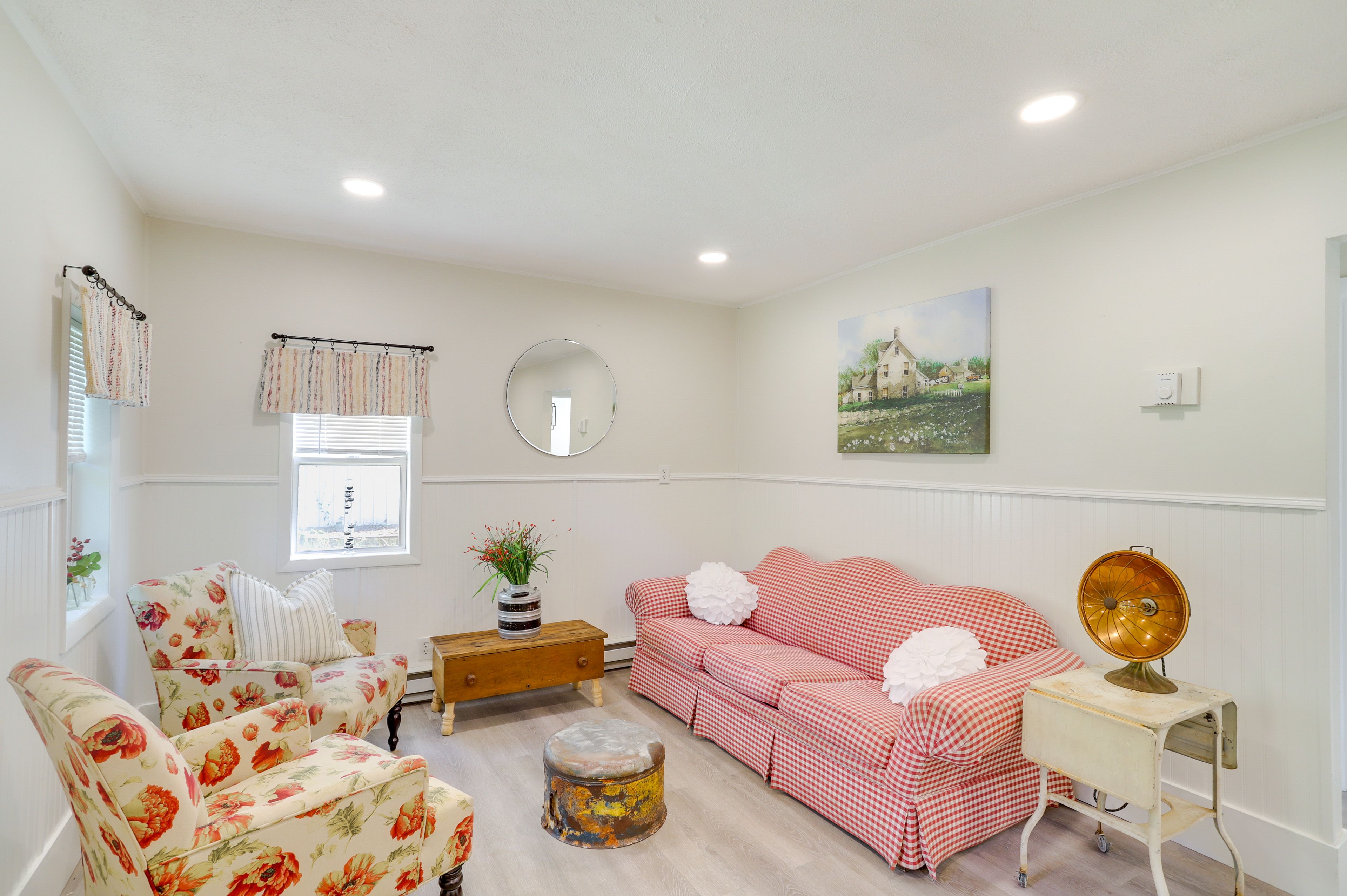 Living Room | Proximity to Beach Parks
