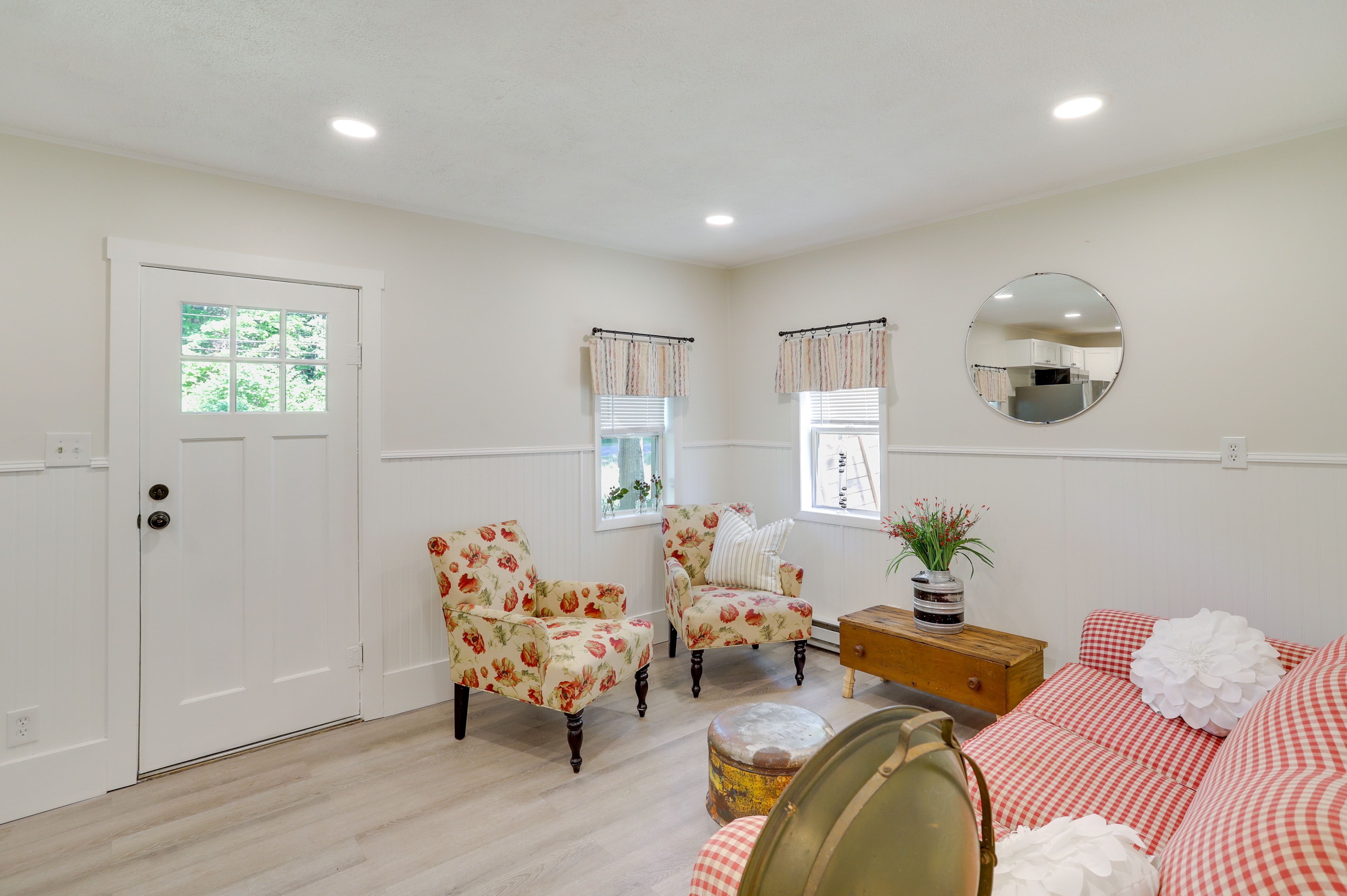 Living Room | Main Floor | Central Heating | Free WiFi | Full Sleeper Sofa