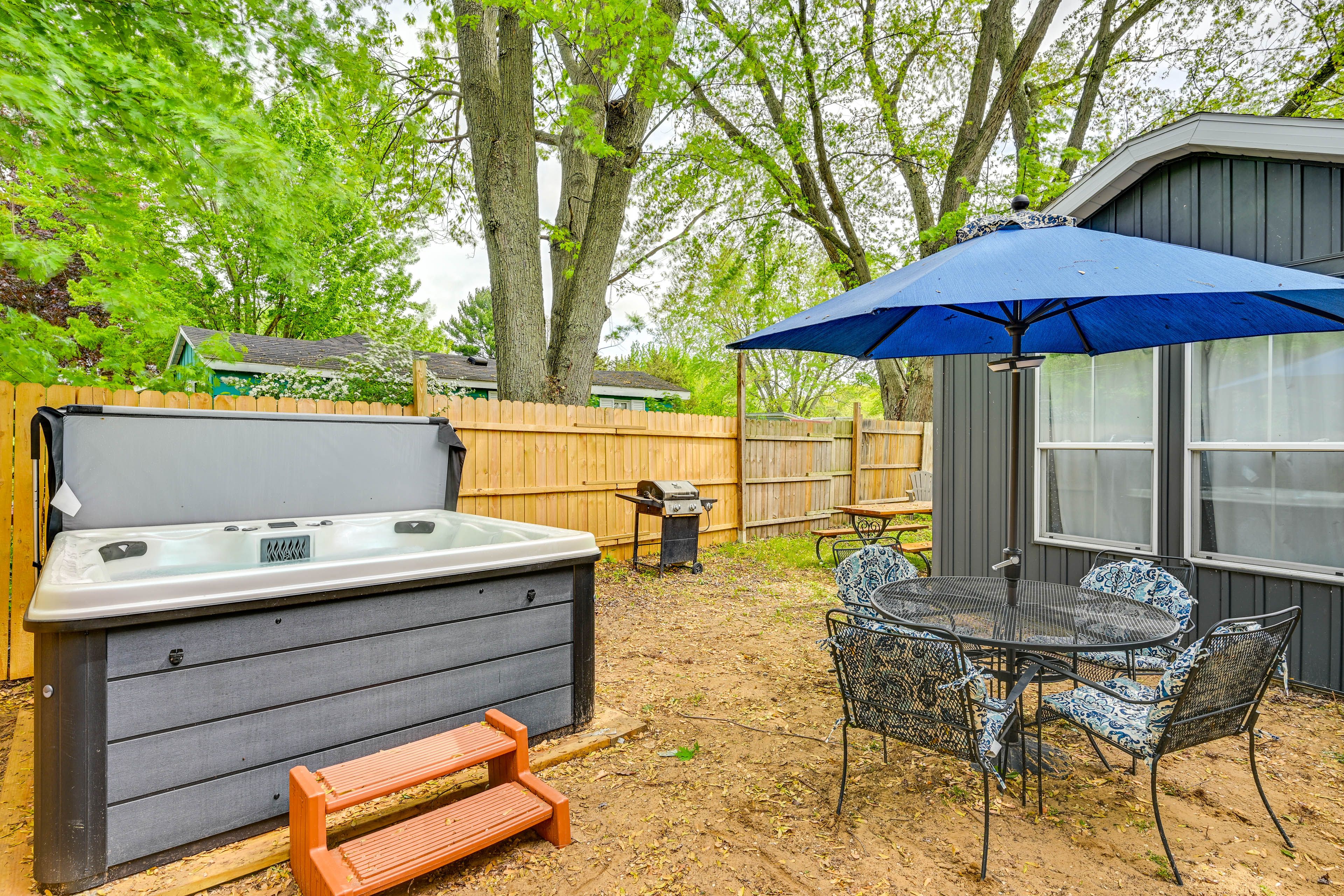 Benton Harbor Vacation Rental | 3BR | 2BA | 3 Steps to Enter | 1,400 Sq Ft