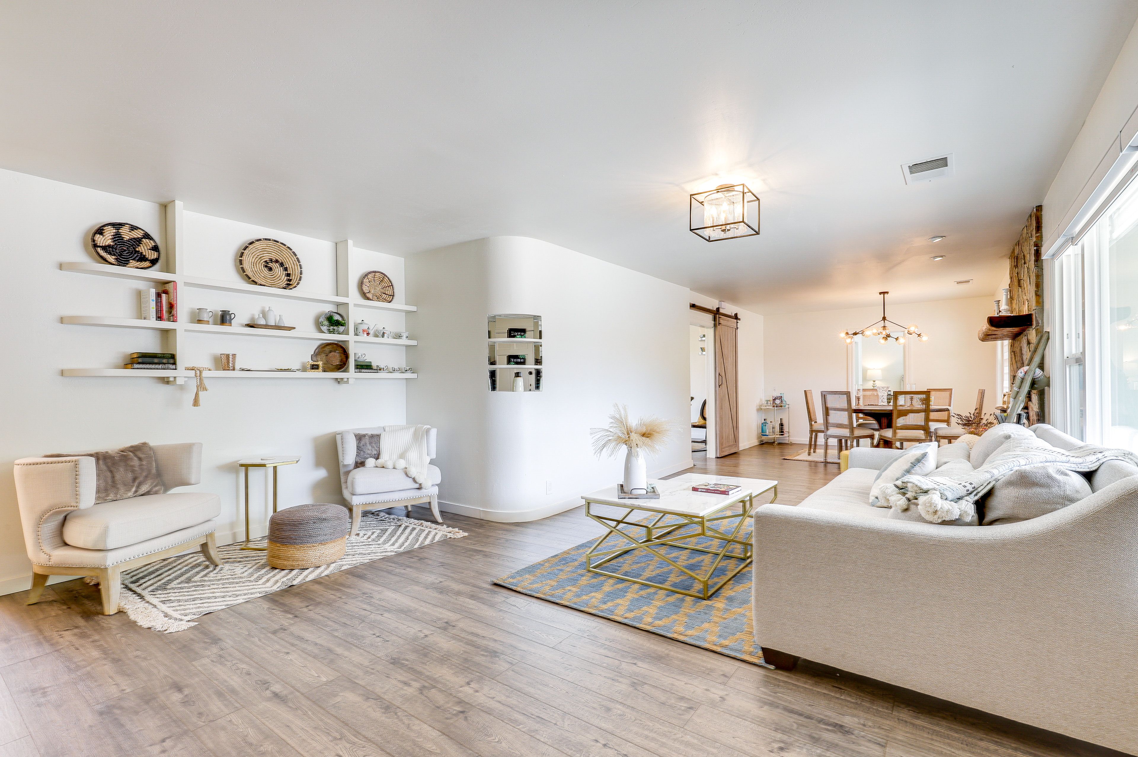 Living Room | Smart TV | Free WiFi