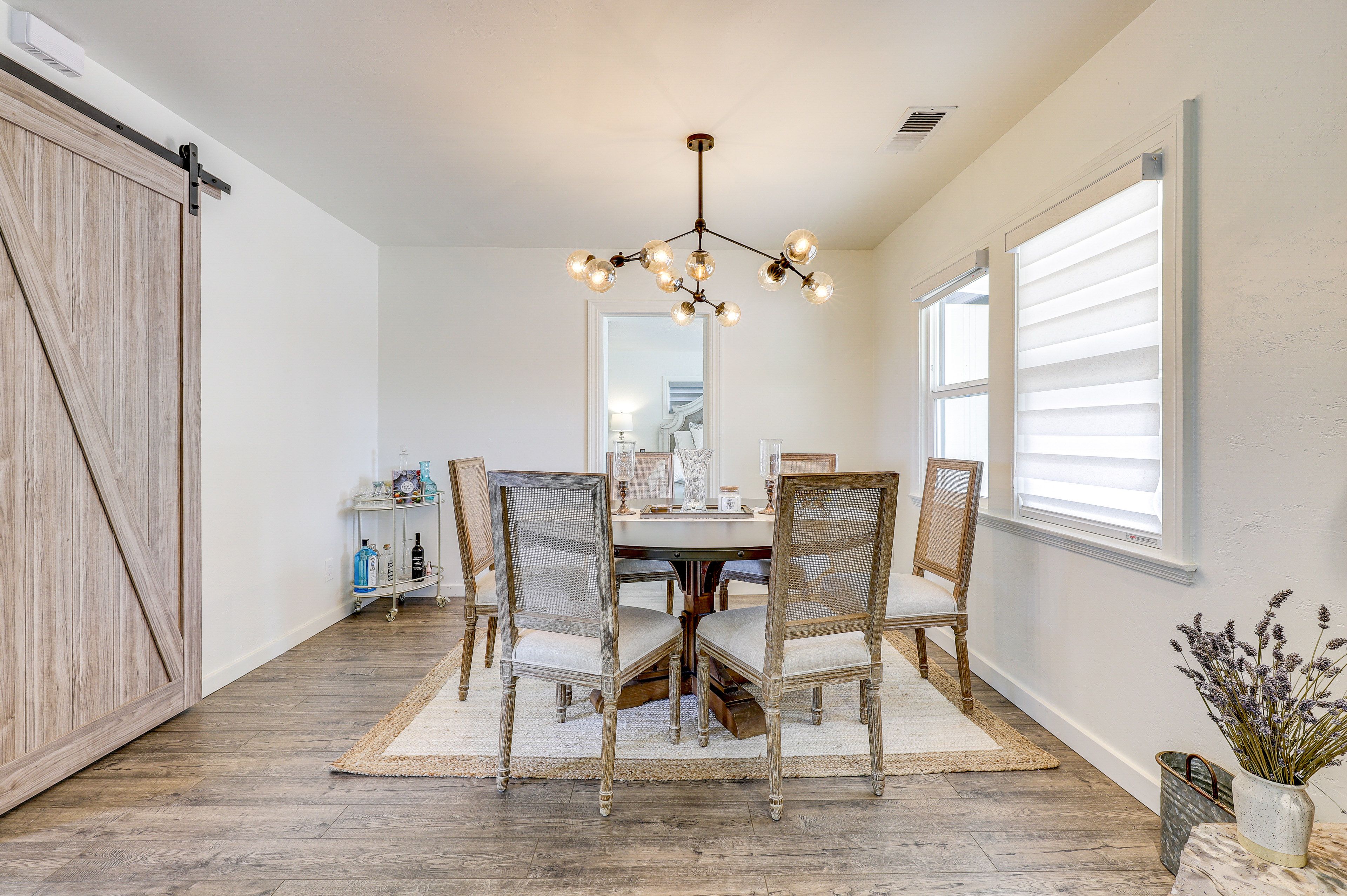 Dining Area | Dishware/Flatware Provided