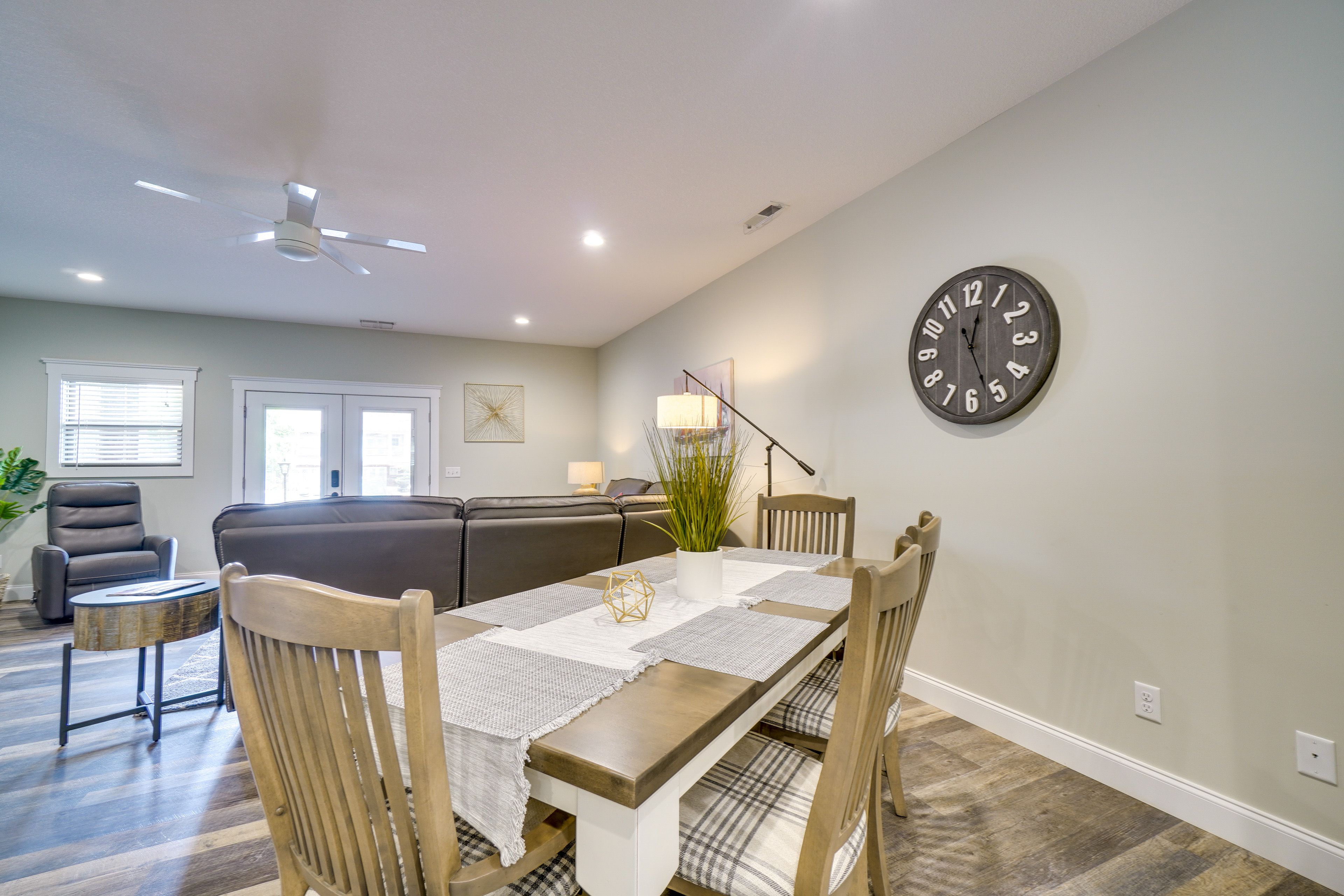 Dining Area | Dishware Provided