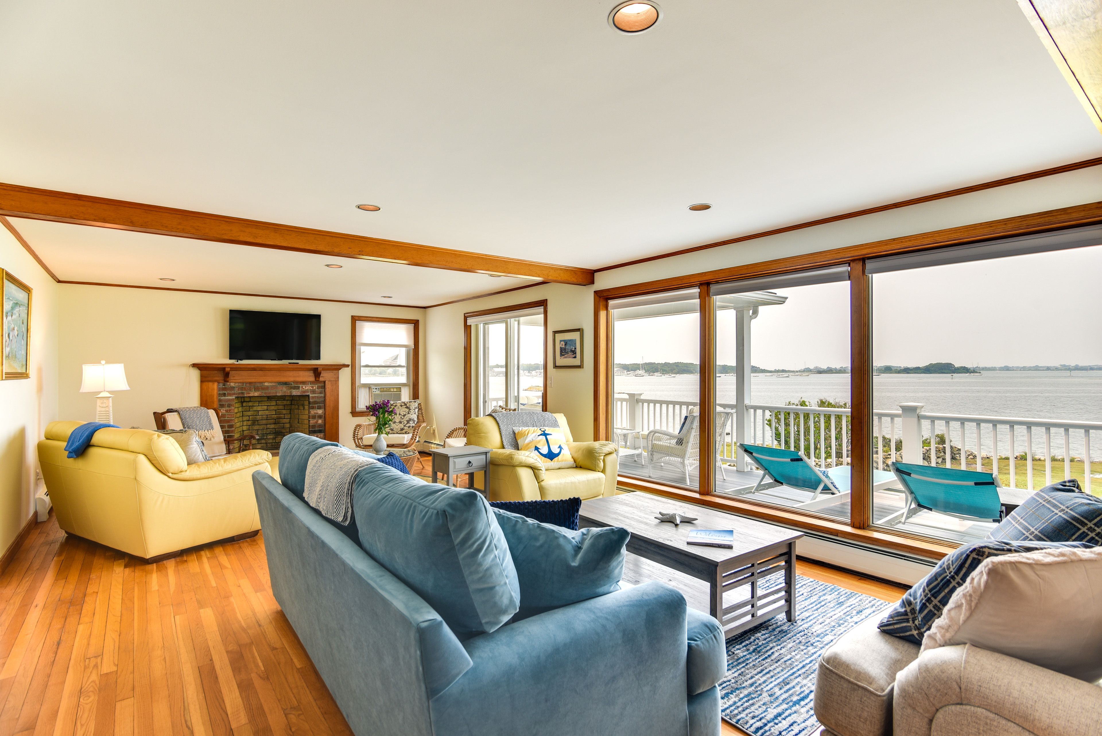 Living Room | Free WiFi | Smart TV