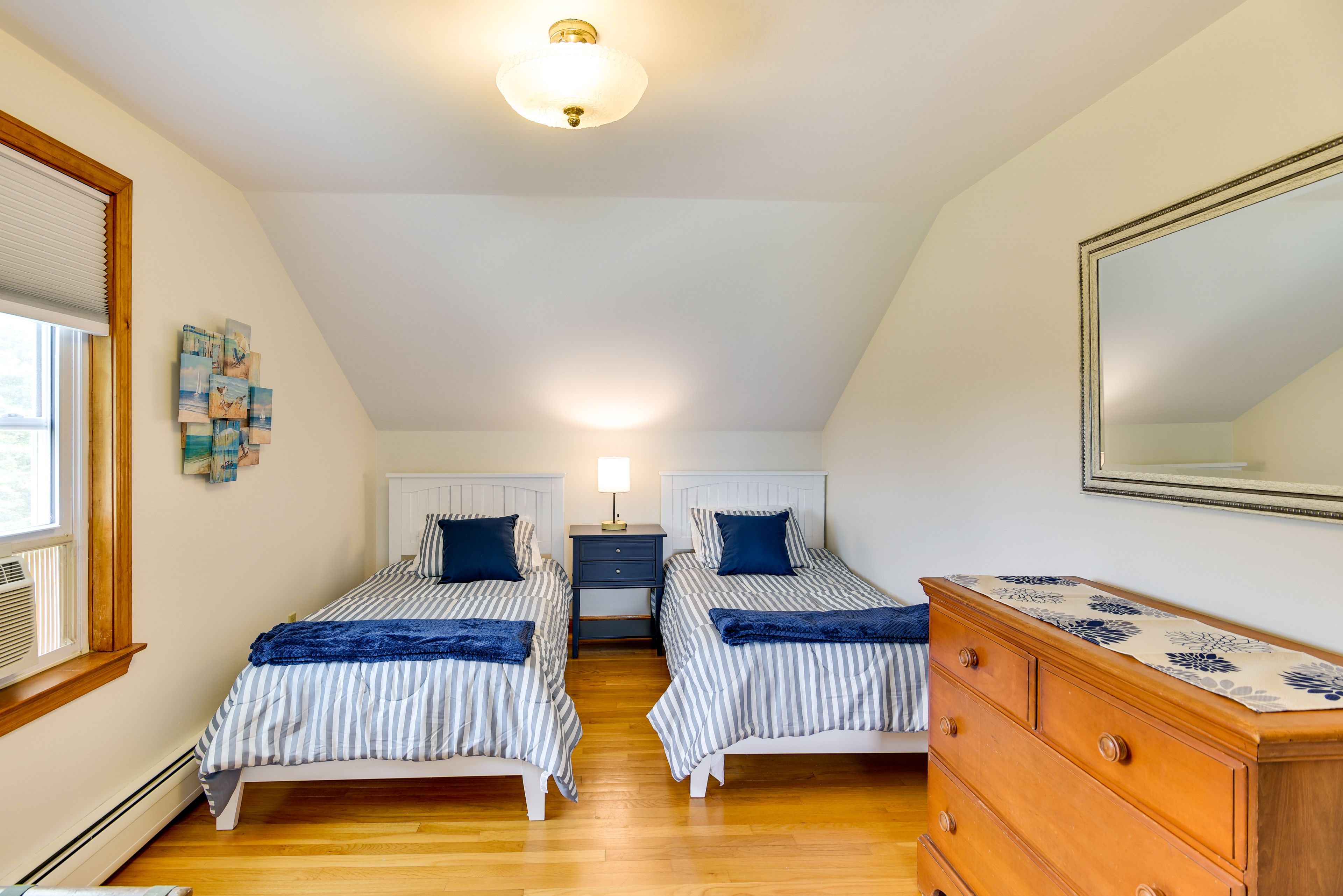 Bedroom 5 | 3 Twin Beds