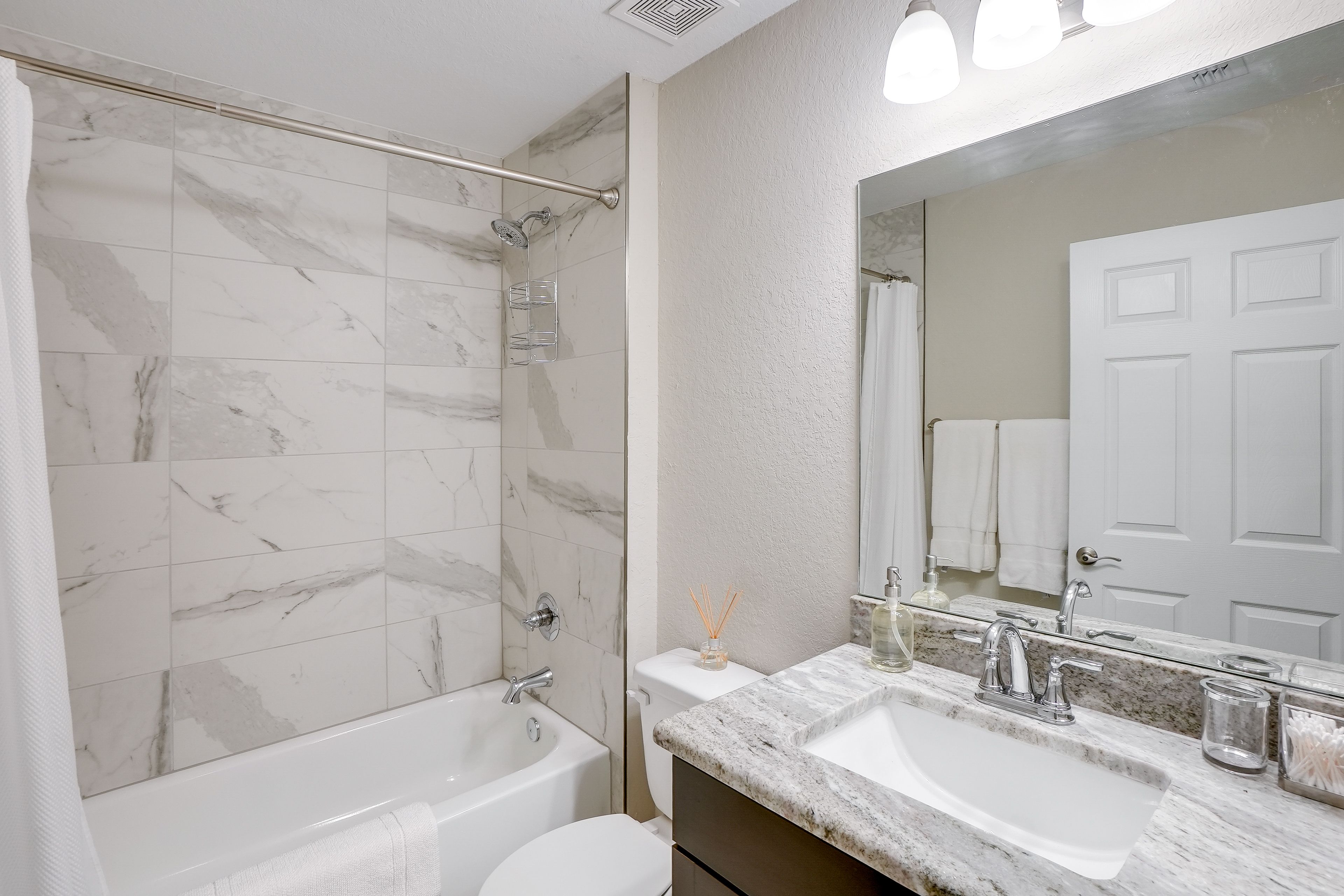 Full Bathroom | Shower/Tub Combo | Hair Dryer