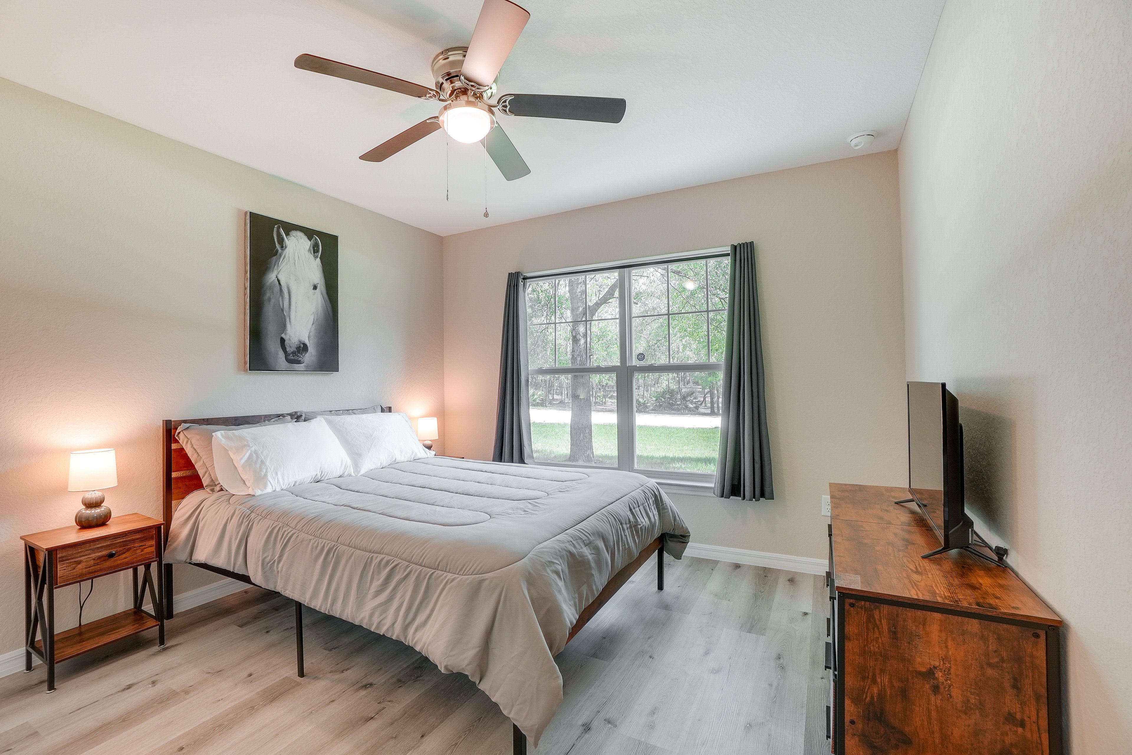 Bedroom 2 | Queen Bed | Smart TV