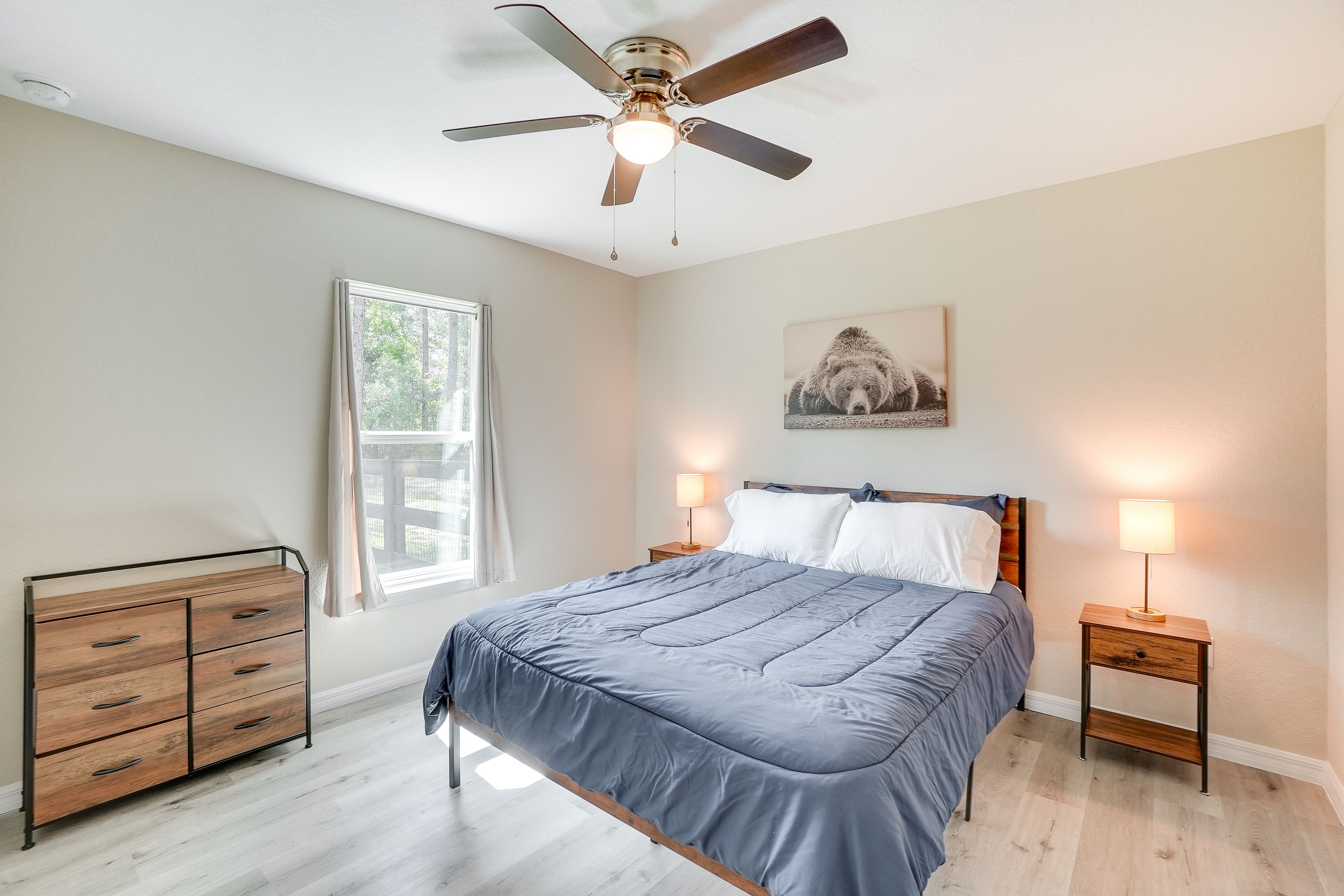 Bedroom 3 | Queen Bed