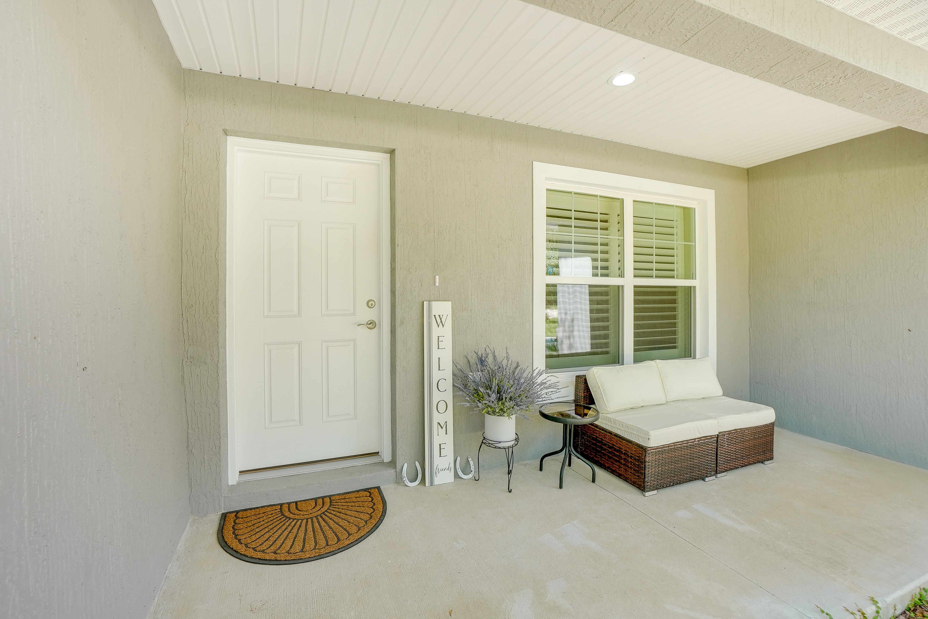 Covered Porch | Outdoor Seating