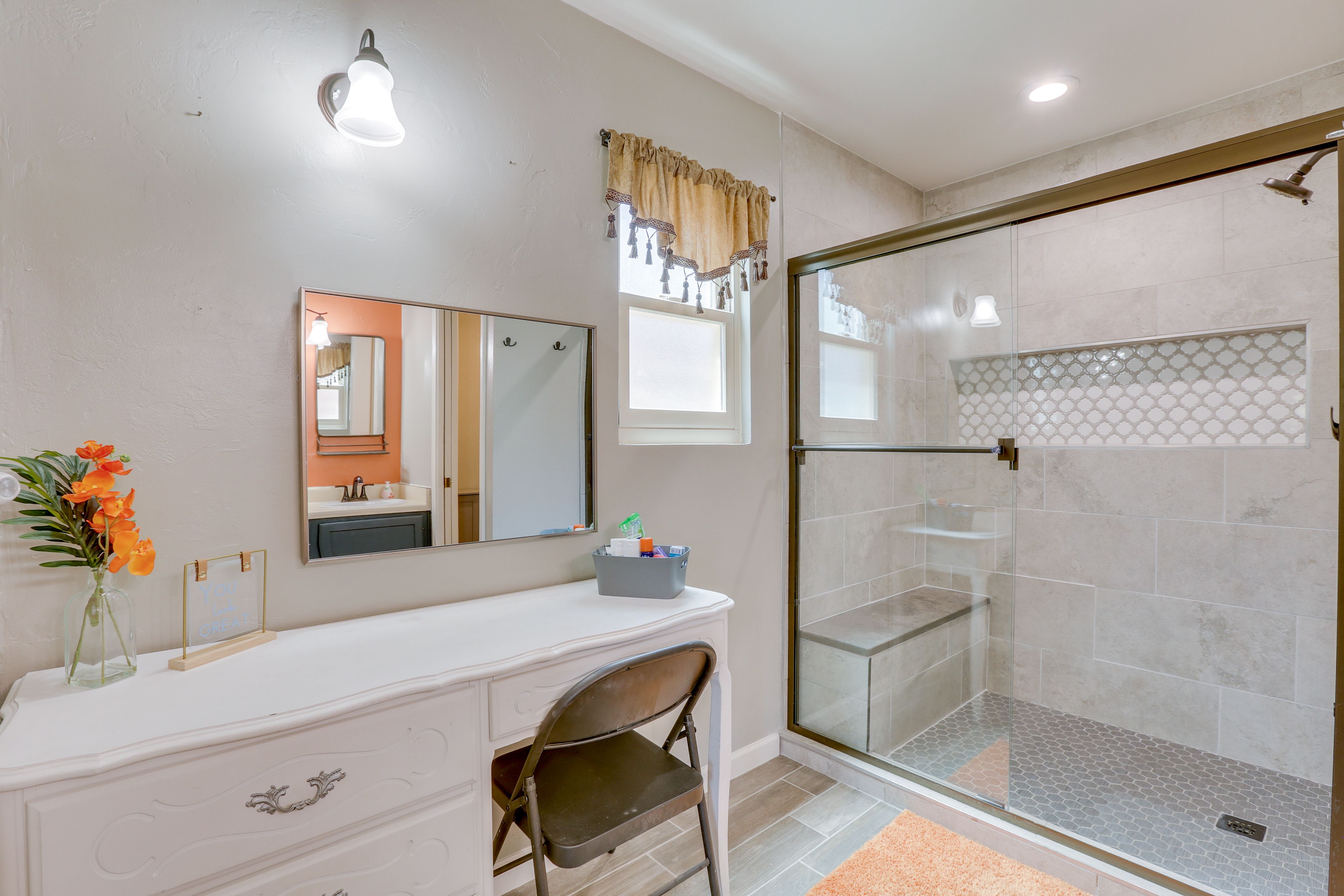 Full Bathroom | Complimentary Spices