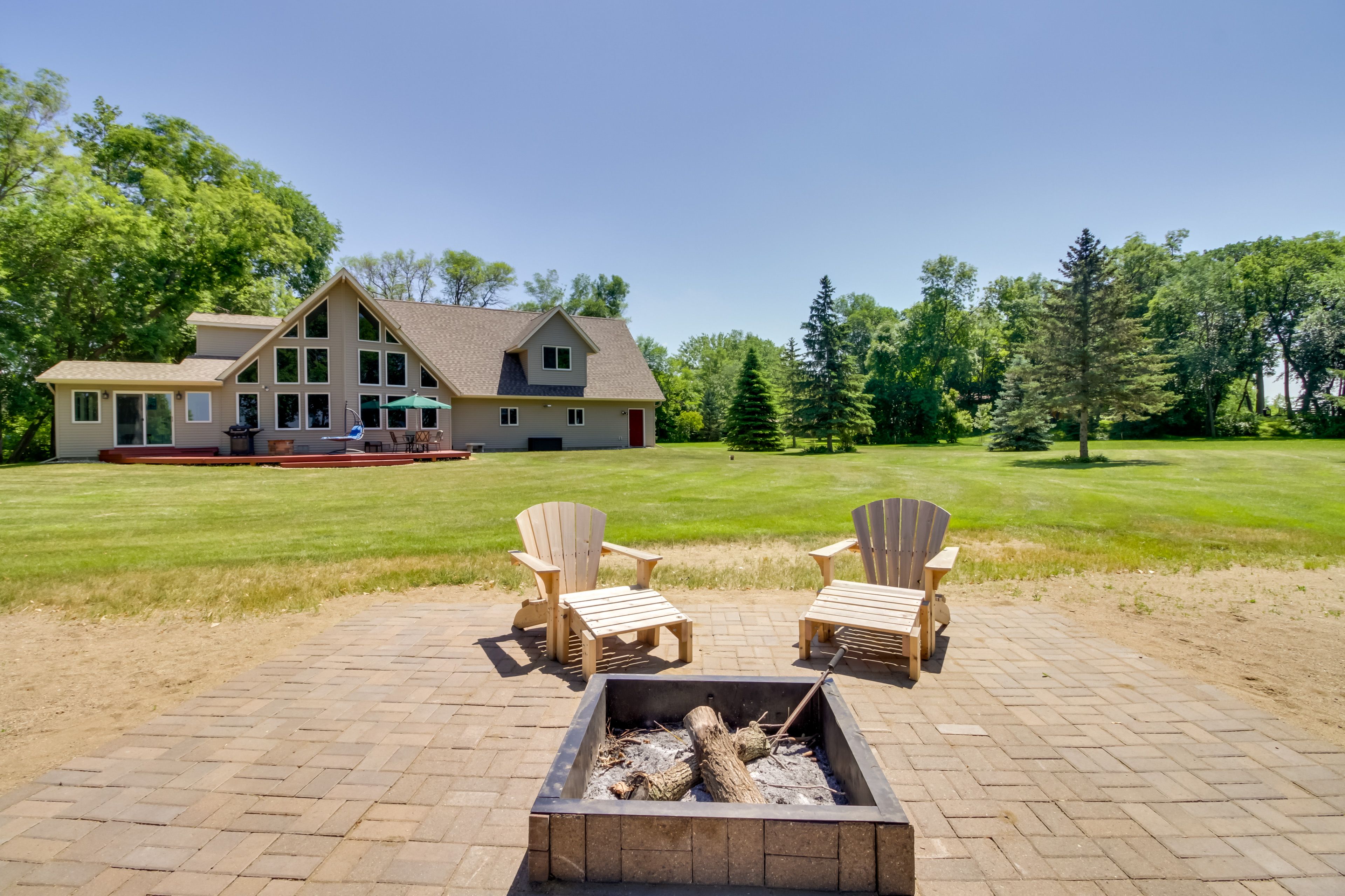 Backyard | Fire Pit | 2 Kayaks